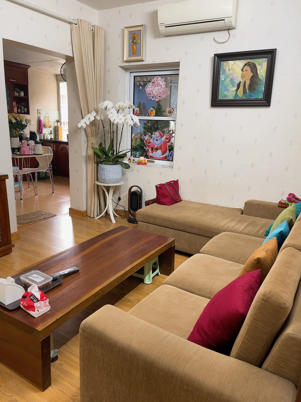 Bán CH Tập Thể số 26 Nguyên Hồng. Dt 65m2 gồm 2pn và 1vs. Giá 2,2 tỷ.