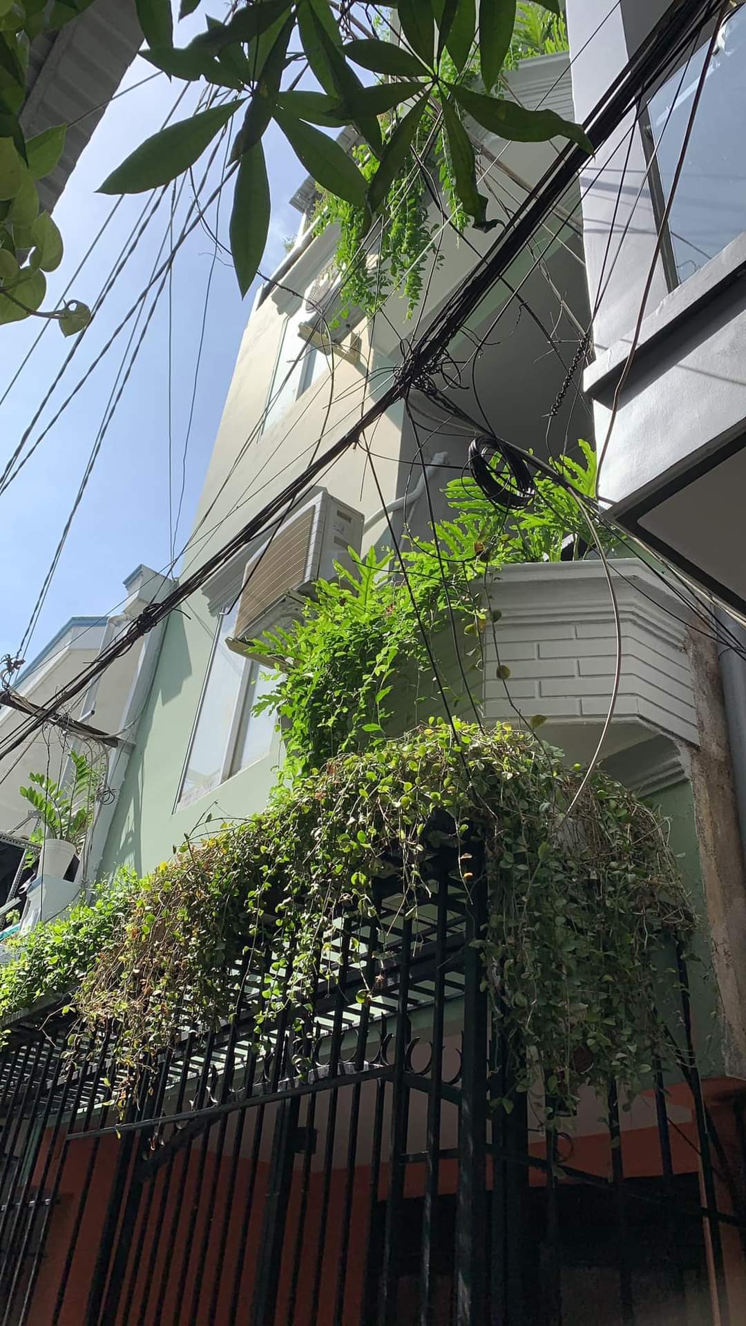 CĂN HỘ DỊCH VỤ CÓ SẴN DÒNG TIỀN 250TRIEU/ NĂM HẺM 3 GÁC- CÁCH HXH 8 MÉT- NHÀ 4 TẦNG BTCT- TRUNG TÂM QUẬN 7 - GIÁ 4 TỶ