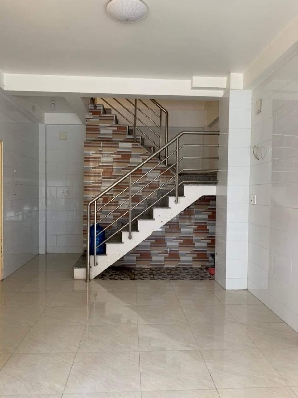 Bán nhà lô góc 2 mặt tiền thoáng đường thạch lam, 4 tầng, nhựa 10m, 34m2 chỉ 6.2 tỷ