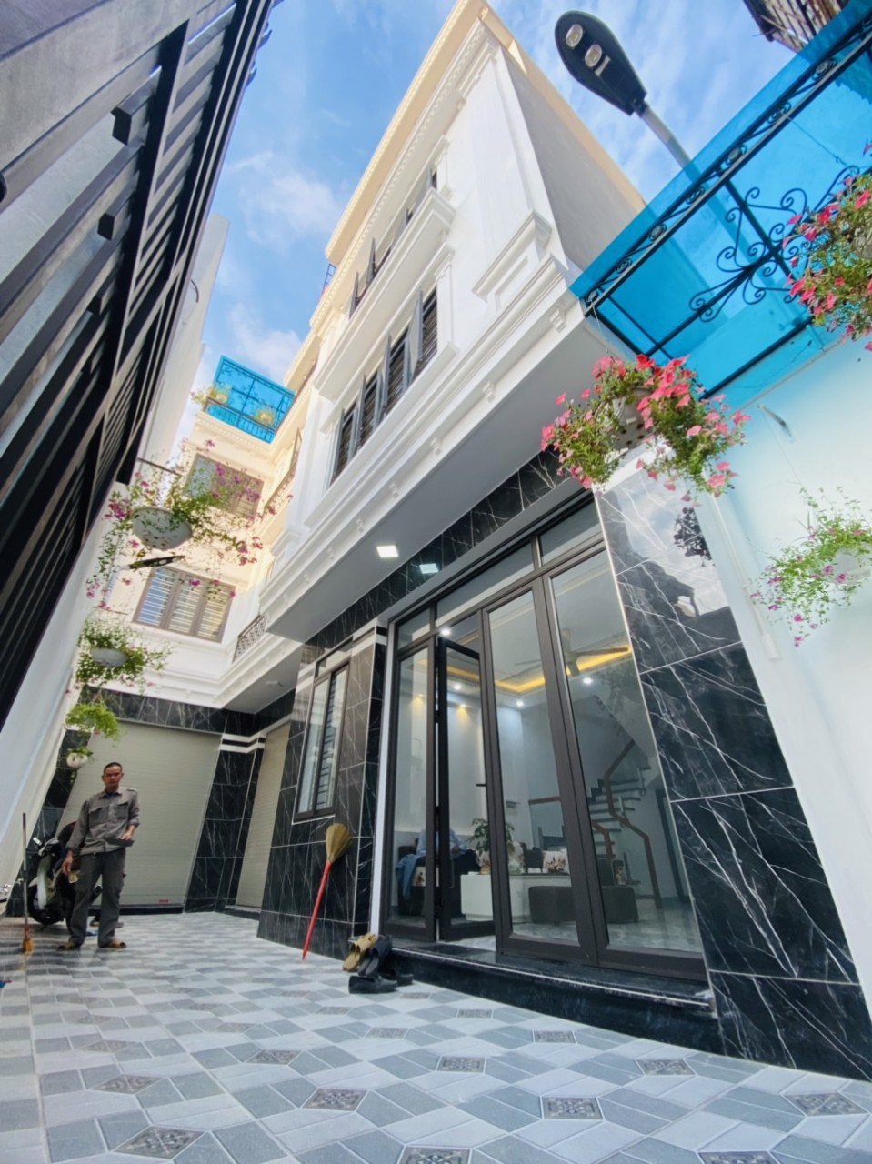 Bán dãy 3 căn xây mới 4 tầng Nguyễn Tường Loan - Lê Chân cực đẹp GIÁ 3 tỉ