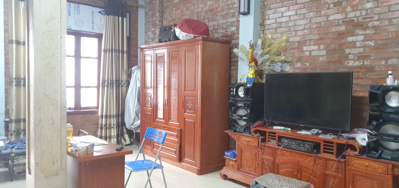 Bán nhà Ngọc Thuỵ, Dt 102m, Nhà xây hết đất 4 Tầng, Mt 6.7m, giá hơn 7 tỷ.