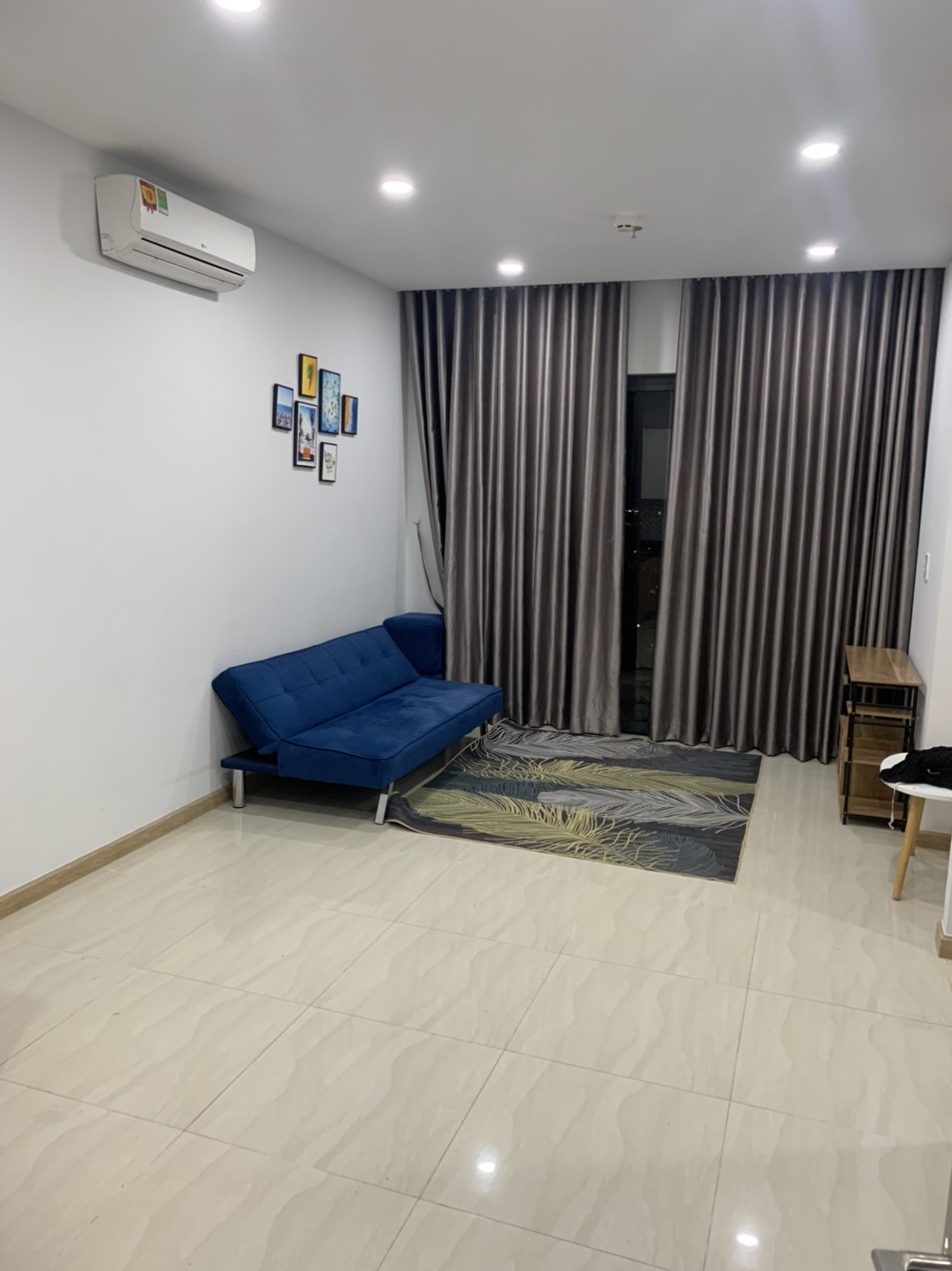 Cho thuê căn 2PN 2WC tầng cao nội thất đủ 5tr5/tháng