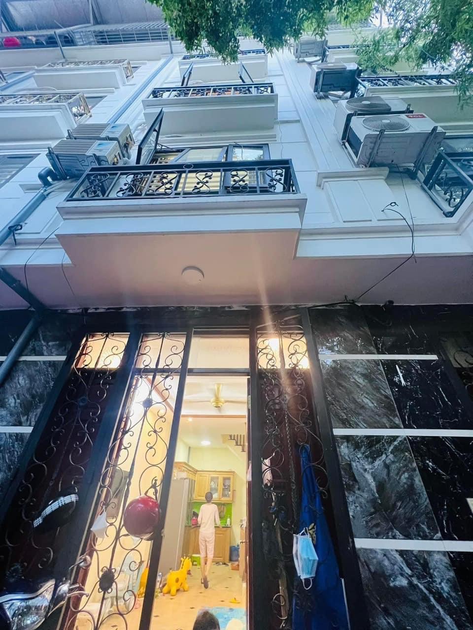 Bán Nhà Ngõ 239 Giáp Bát , ngõ to rộng thông các ngõ.