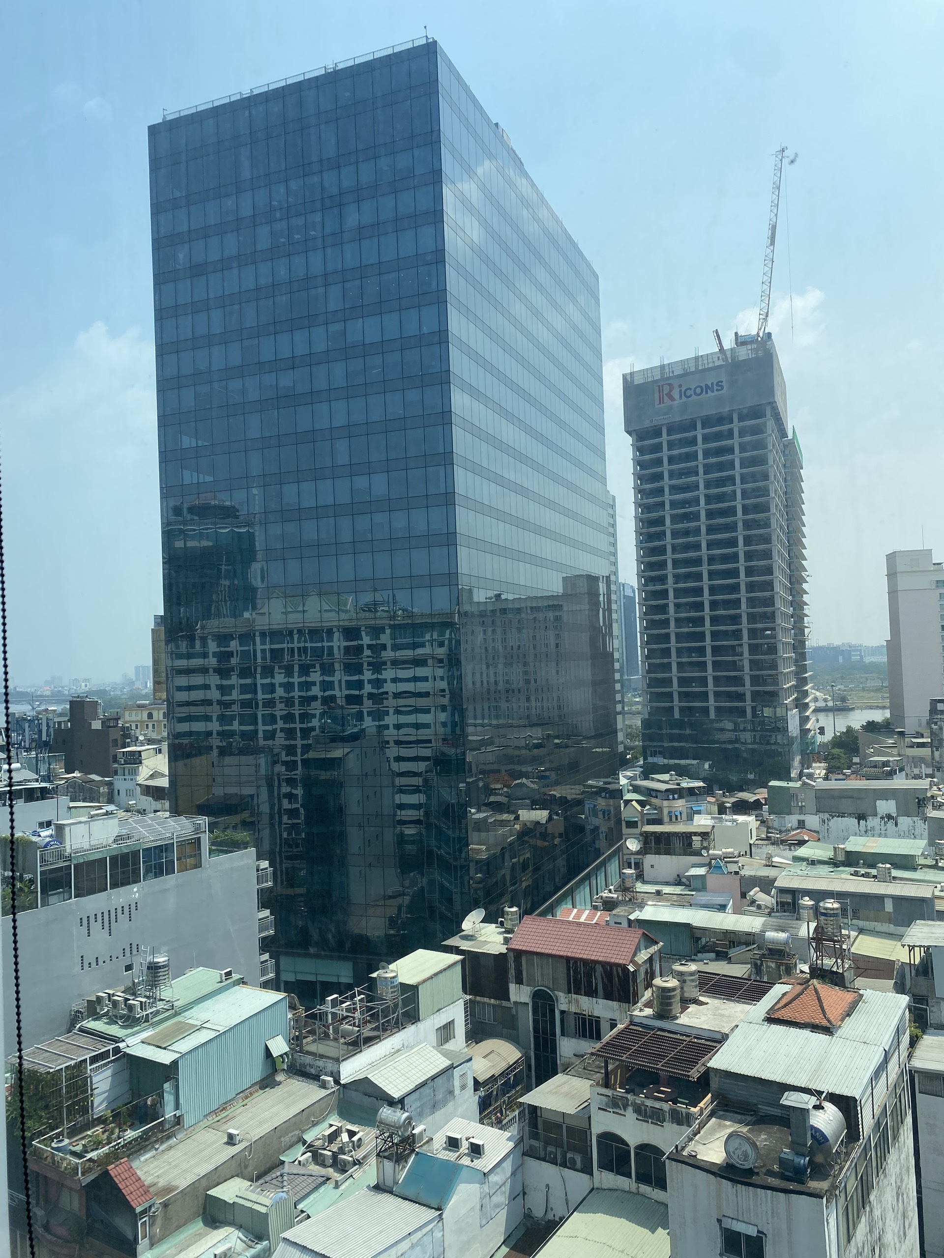 Bán khách sạn đường Lê Văn Sỹ, P.10, Q.Phú Nhuận, Dt: 7x24m, 168m2, Hầm, 7 Lầu, 30P, 80 Tỷ.