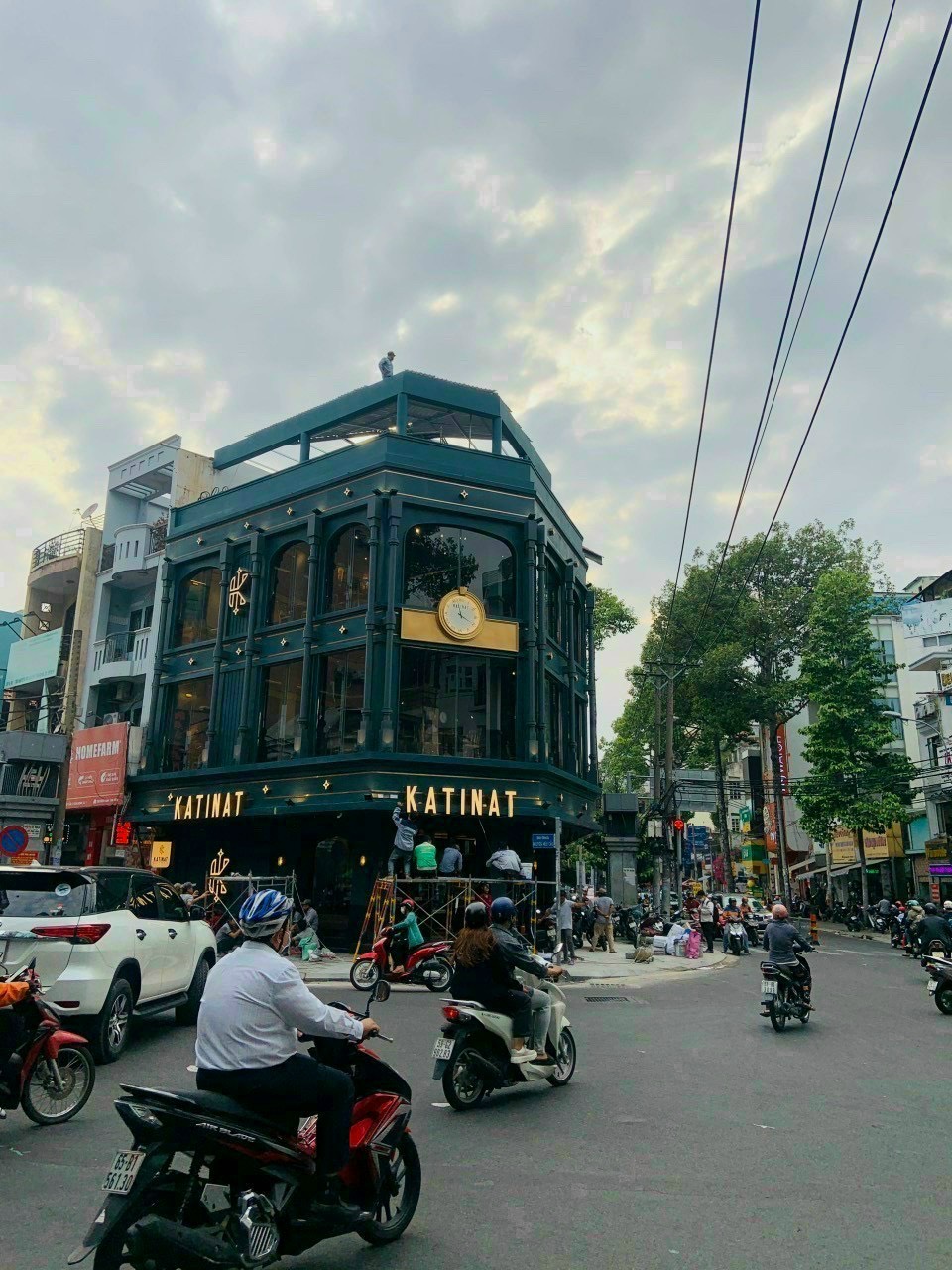 Bán khách sạn đường Lê Văn Sỹ, P.10, Q.Phú Nhuận, Dt: 7x24m, 168m2, Hầm, 7 L, 30P, 80 Tỷ.