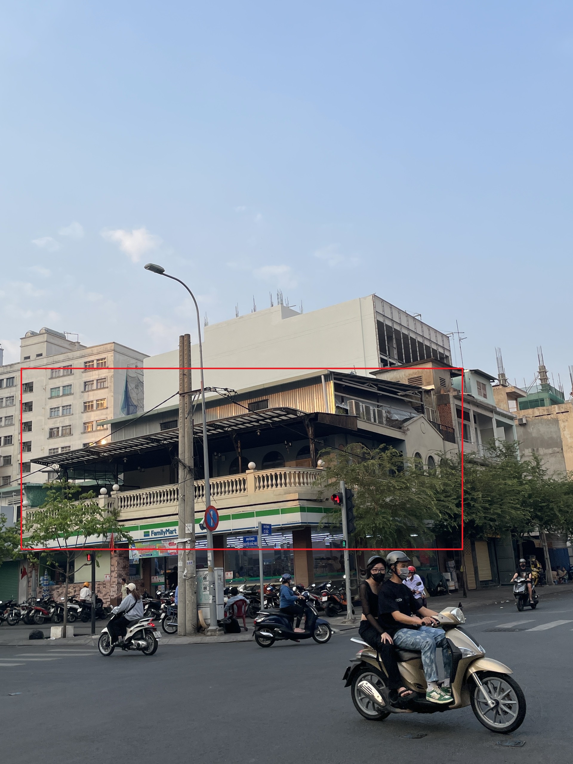 Nhà cho thuê căn góc 2MT đường Nguyễn Khắc Nhu, Q.1 DT 20x30m ~ 600m2 sàn giá thương lượng