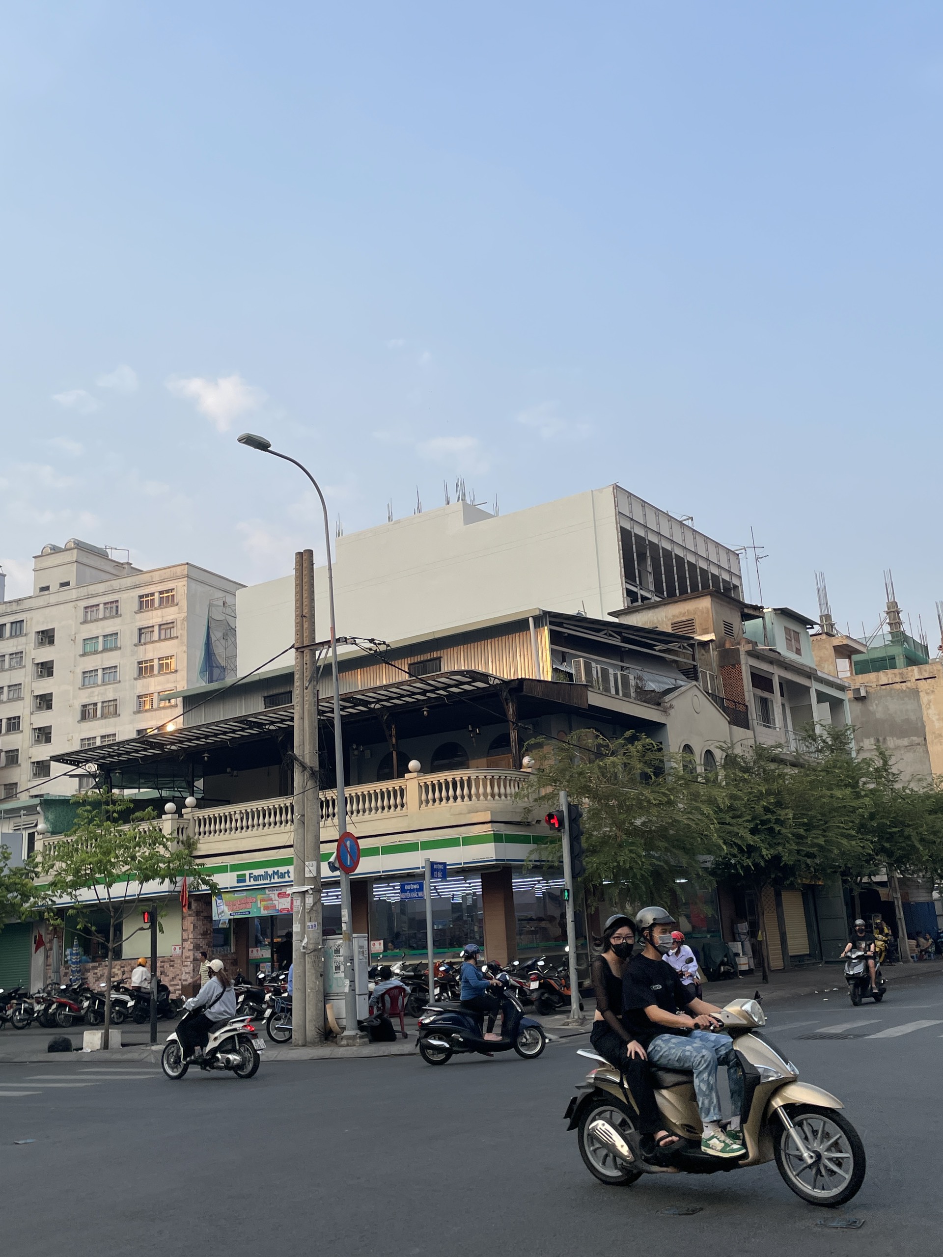 Cho thuê nhà góc 2 mặt tiến hơn 200m2 Cô Bắc + Nguyễn Khắc Nhu giá chỉ 260tr còn thương lượng