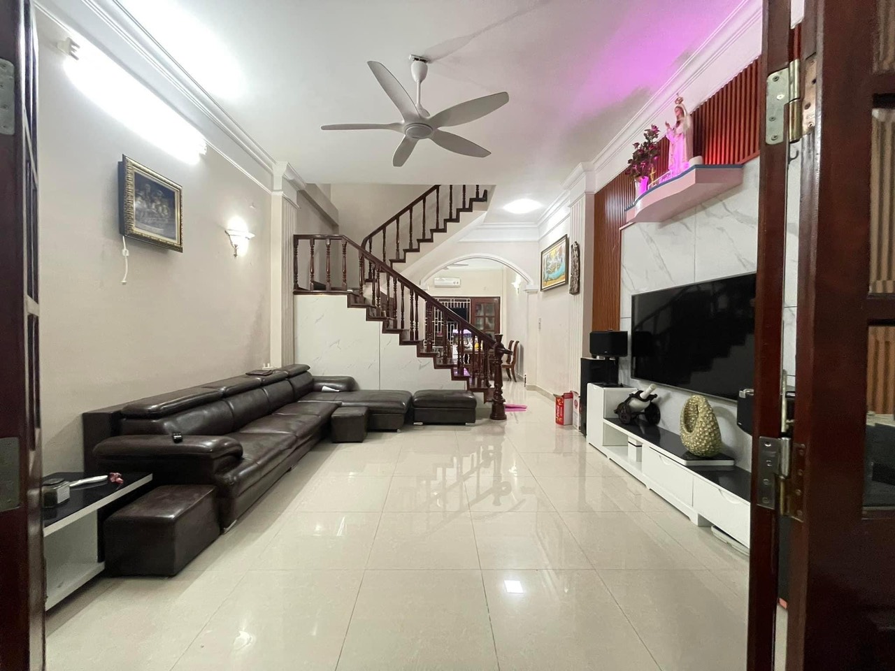 LÔ GÓC_4 MẶT THOÁNG_NHÀ ĐẸP_THÔNG SỐ HOA HẬU_CẦU GIẤY_DT 46m2 x 6m MT, Chỉ 5.6 tỷ.