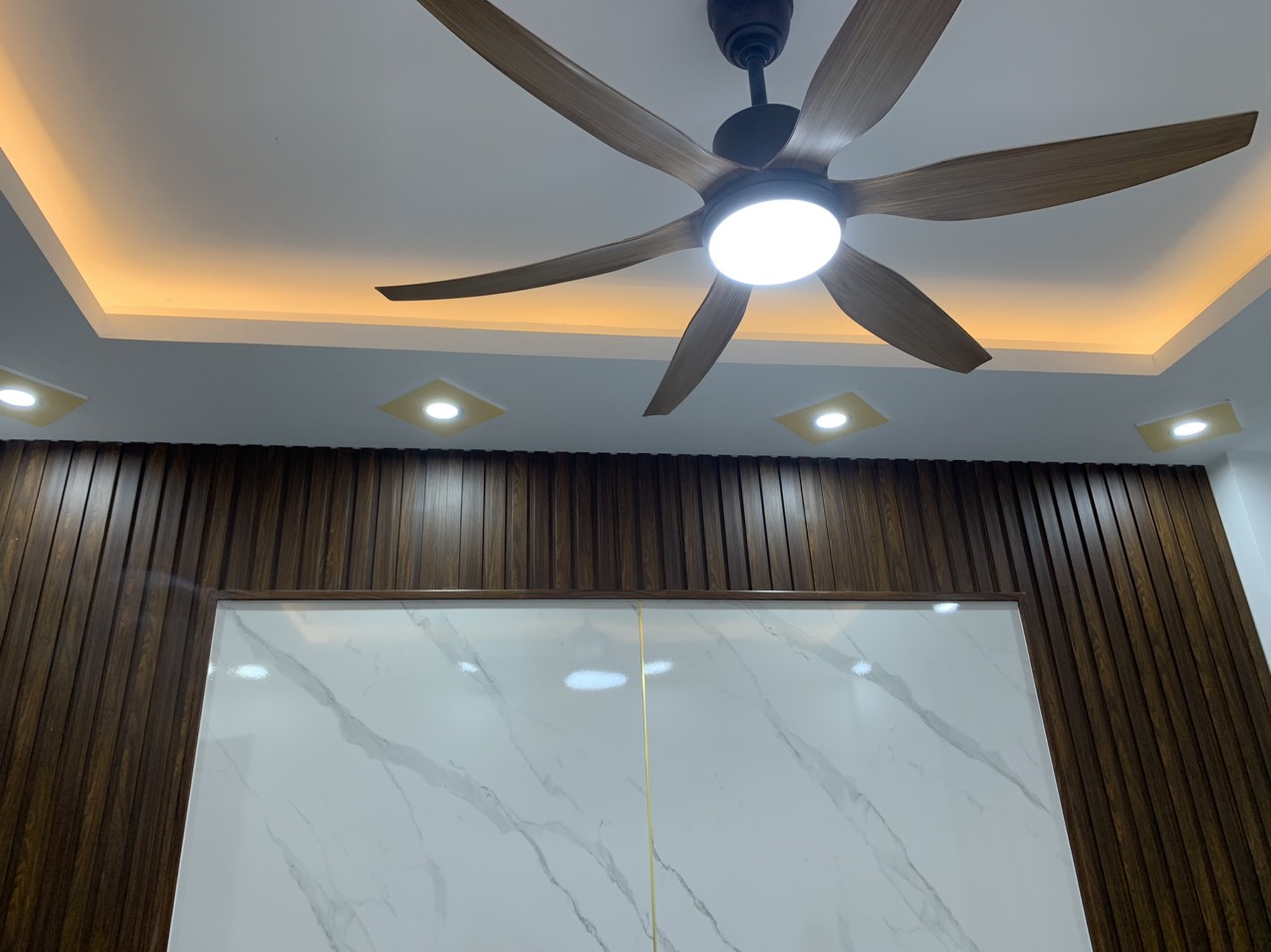 Bán nhà tại ngõ 91, Cầu Cốc, quận Nam Từ Liêm, Nhà mới xây, 5 tầng. Đầy đủ công năng. Hàng xóm VinSmart.