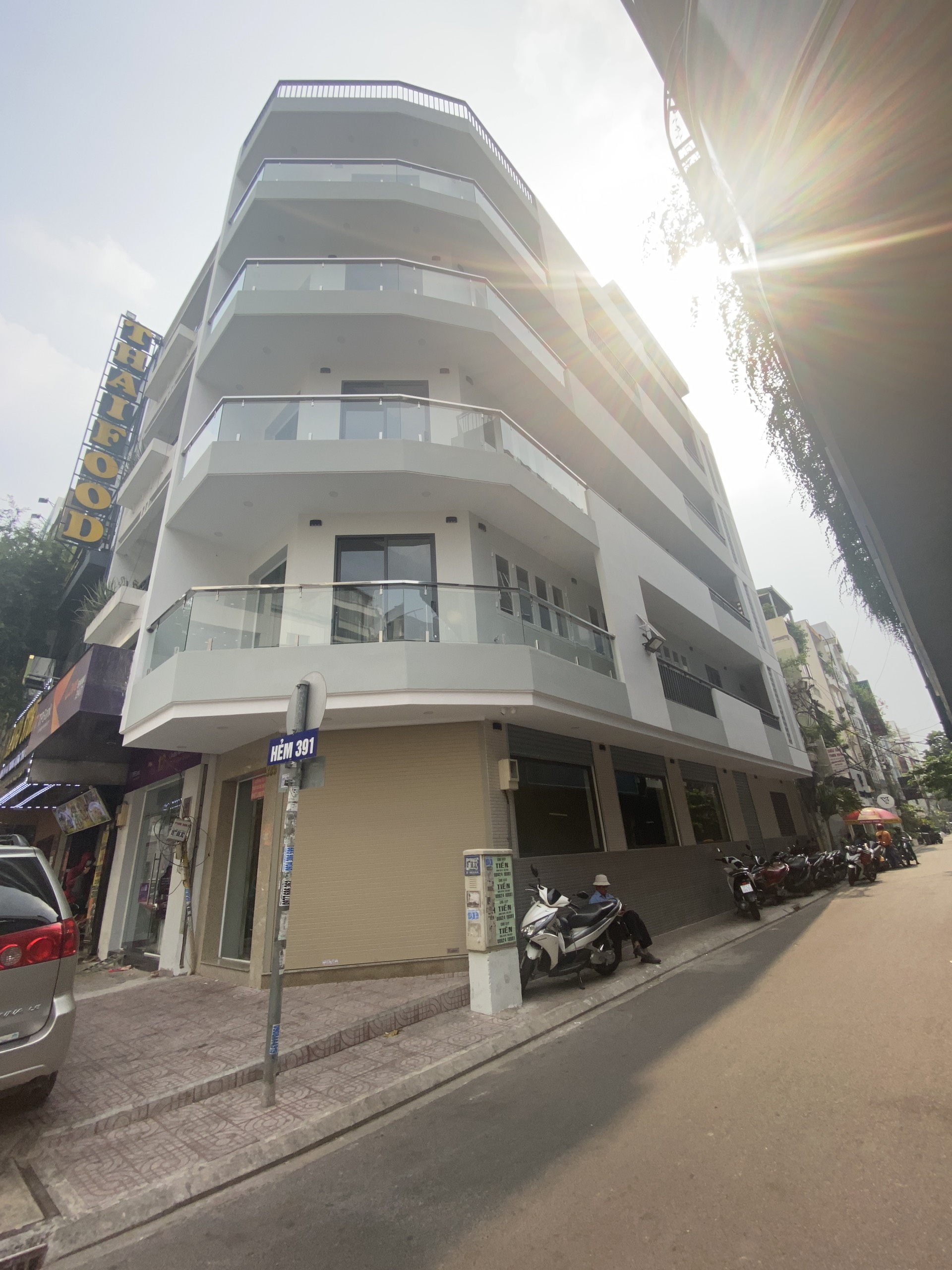 Cho thuê Gốc 2 MT Sư Vạn Hạnh, DT: 4x18m, 5Tầng, gía 120tr. Nhà mới Thang Máy. 0334.27.2121