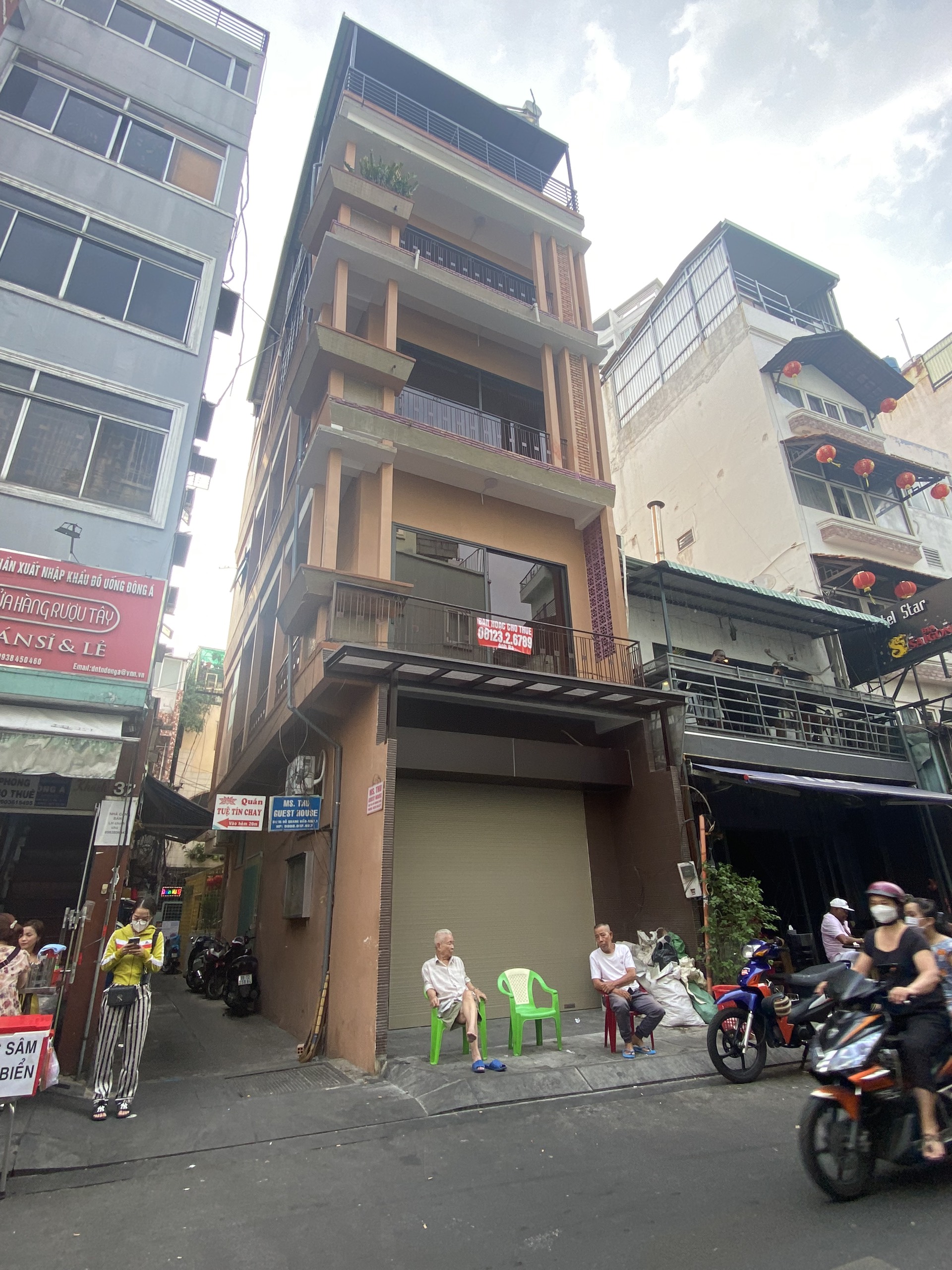 Nhà cho thuê đường Phạm Ngũ Lão, Q.1 căn góc 2MT trệt 3 lầu khu phố Tây mà giá phố Ta chỉ 80 triệu/th