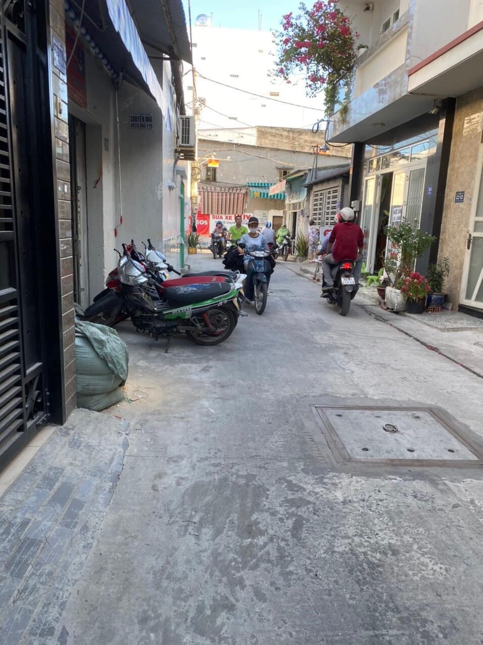 Bán nhà 3 tầng đường số 8, bhh, hẻm ô tô thông, 51m2 chỉ 5.1 tỷ, ngay Aeon tân phú