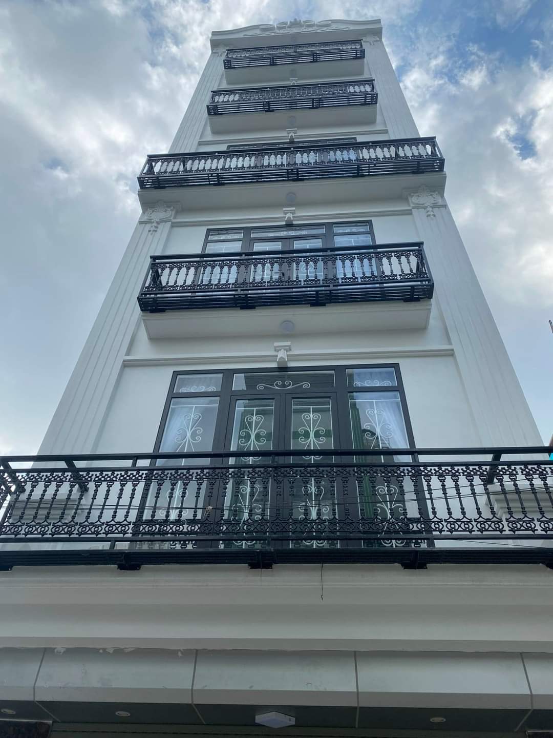 BÁN NHÀ LIỀN KỀ KHU ĐẤU GIÁ ĐA SỸ MỚI ĐẸP - 50M - 6 TẦNG 1 TUM - CÓ THANG MÁY - THÔNG BÀN CỜ - TIỆN ÍCH ĐẦY ĐỦ - DÂN TRÍ CAO. Ở HAY KINH DOANH ĐỀU ĐỈNH - 8,4 TỶ