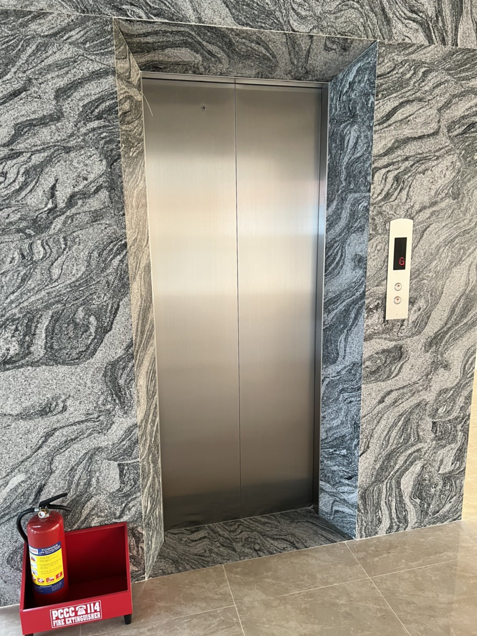 Cho thuê Mặt Bằng Mặt tiền KDC HimLam Nguyễn Thị Thập p Tân Hưng Q7.DT:10x20,tầng 2 và 3.Sàn trống.Giá:40tr/sàn.