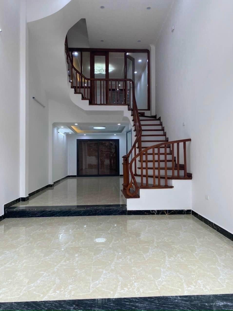 BÁN NHÀ ĐẸP HOÀNG LIỆT 60M2, 5 TẦNG GARA Ô TÔ, NGÕ THÔNG, KINH DOANH NHỎ. NHỈNH 6 TỶ.