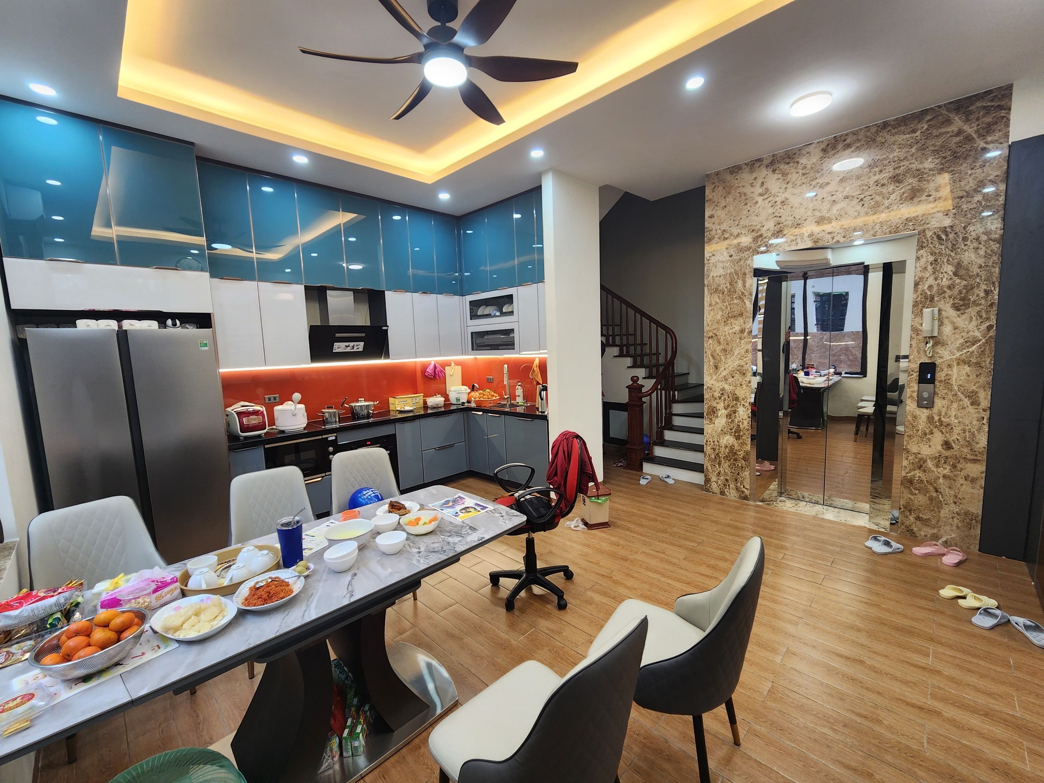 Biệt Thự víp BA Đình 6 tầng thang máy mới tính Lô góc 18m mặt tiền Đẳng Cấp Đại Gia chỉ 28.5 tỷ