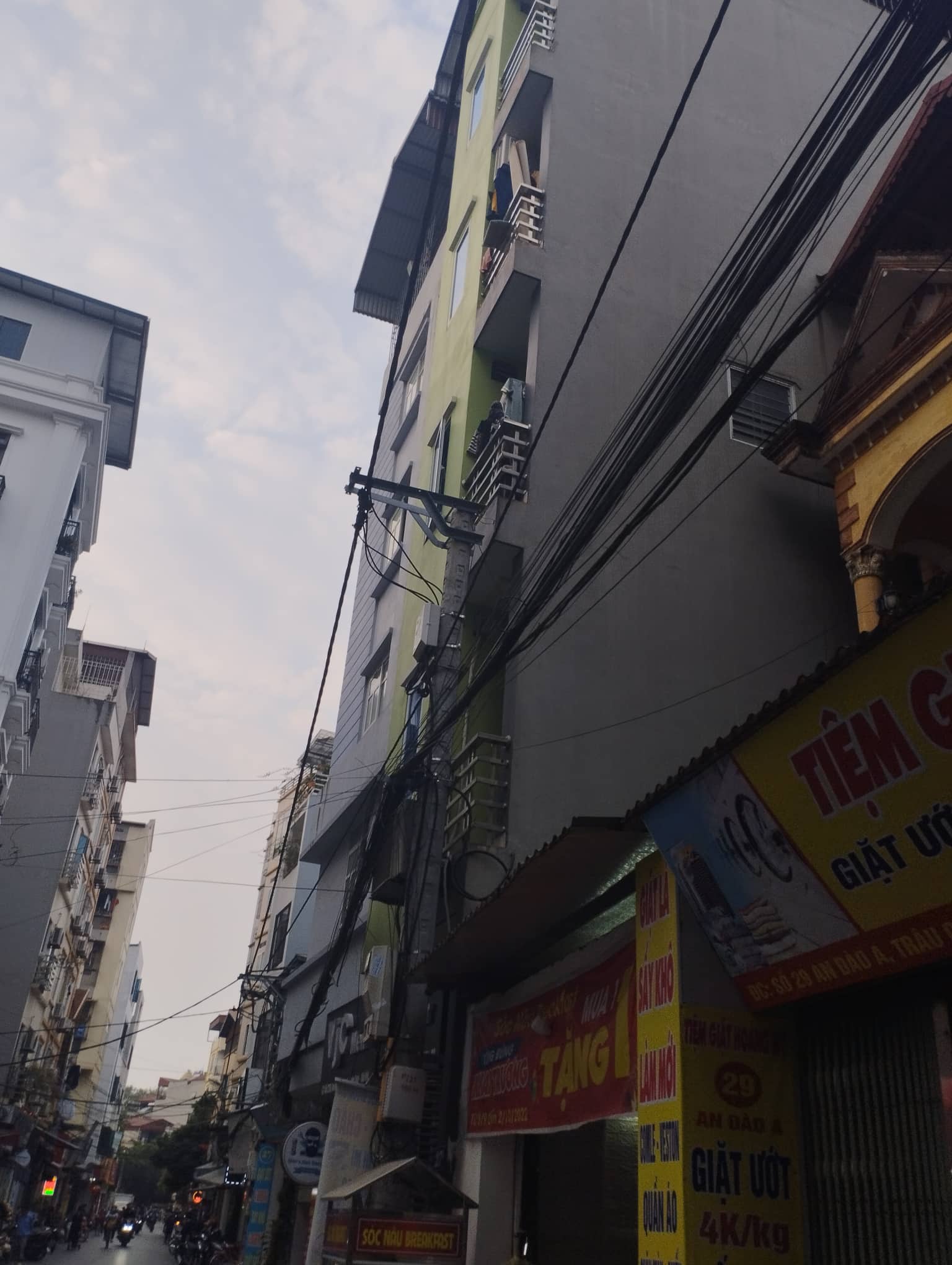 Giảm giá 500tr !Bán tòa nhà 6 tầng Trâu Quỳ Gia, Gia Lâm, dòng tiền, 61m2, chỉ 5.4tỷ