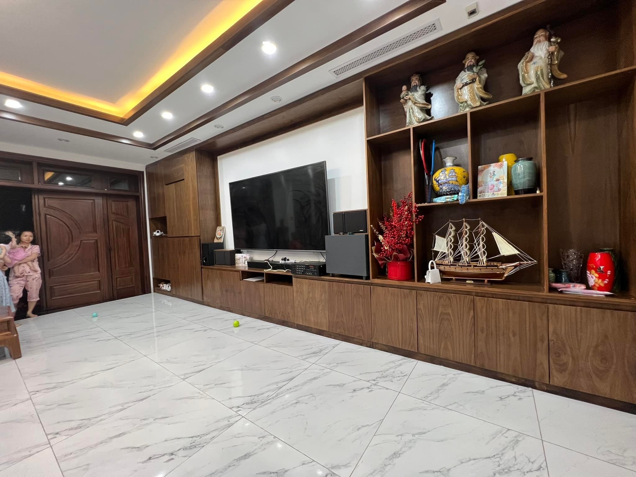 SỐC SỐC SỐC! Bán nhà tầng đường Nguyễn Bình, Dương Xá, Gia Lâm, 111m2, chỉ 6.4 tỷ