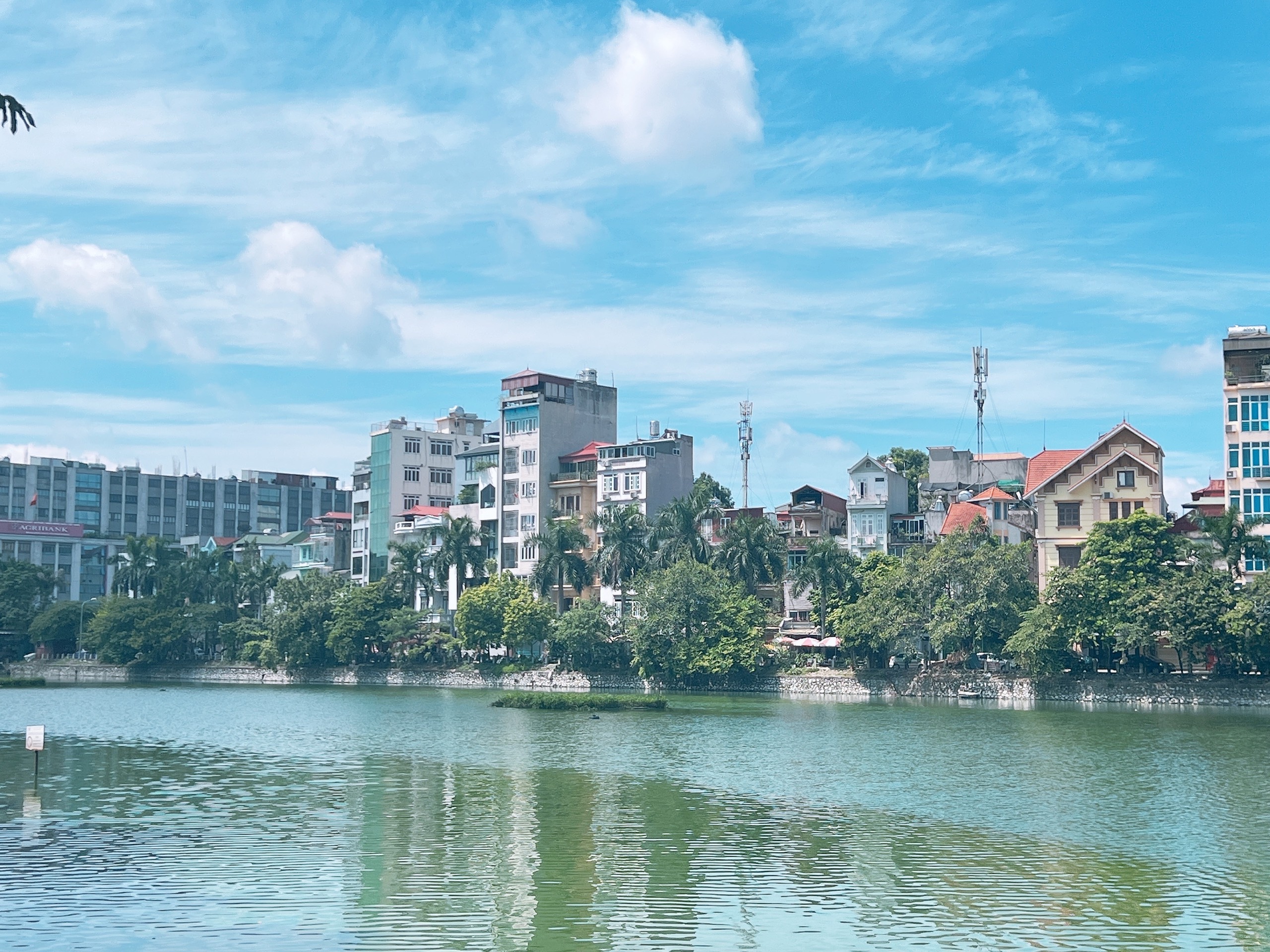 Bán nhà view đẹp nhất Hồ Hoàng Cầu Đống Đa - 200m2 - Giá 8x tỷ - Ở sướng, KD đẳng cấp