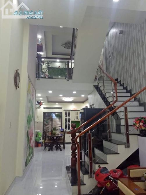 Bán căn Nhà Bè, Khu cao tầng, Hẻm 8M, 5 Lầu, DT 63m2, Nhỉnh 6 tỷ