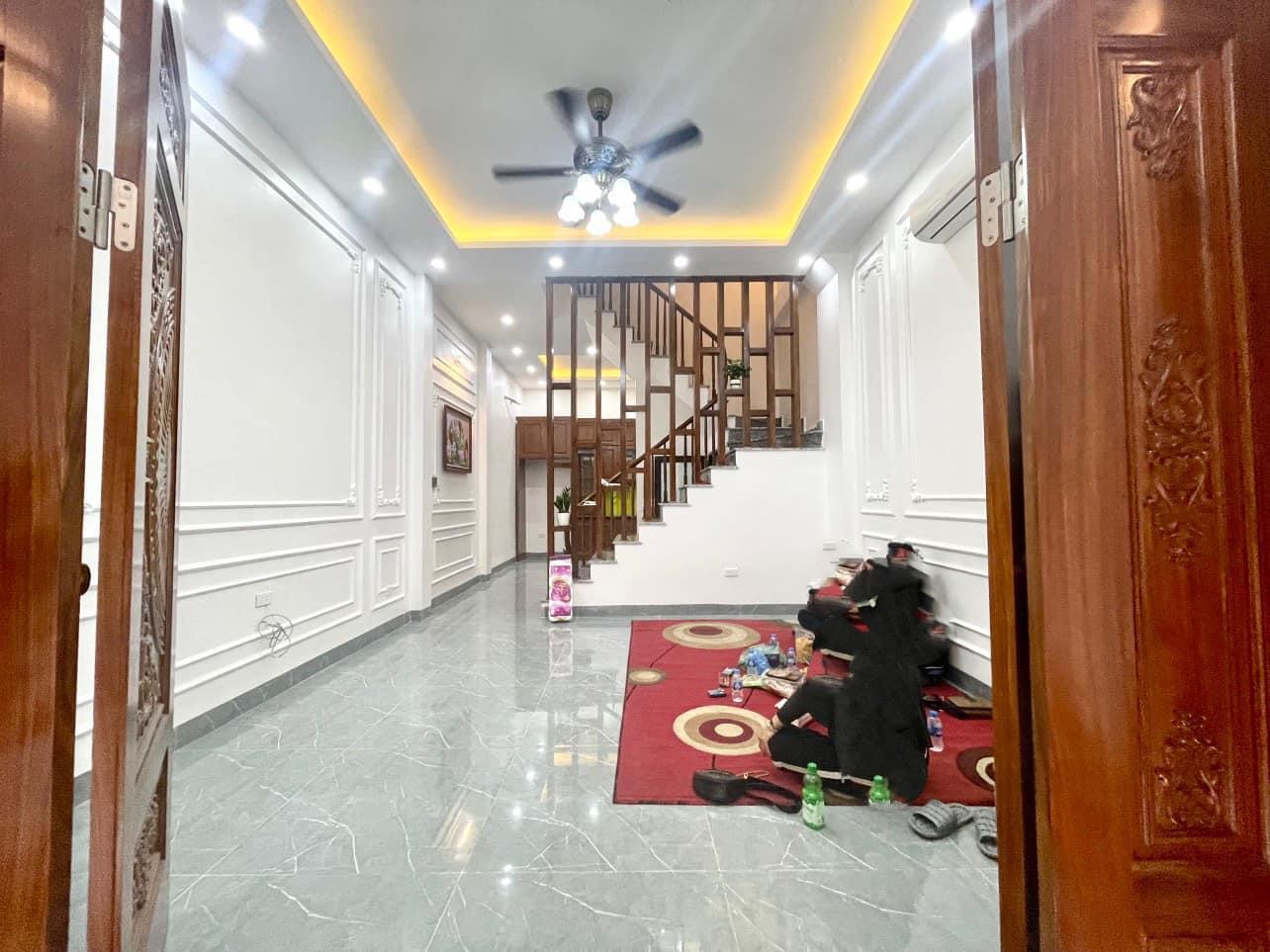 Siêu phẩm Hoàng Quốc Việt, Cầu Giấy 58m2, 4 tầng, 4.4m mt, gần ô tô, ngõ thông kinh doanh.