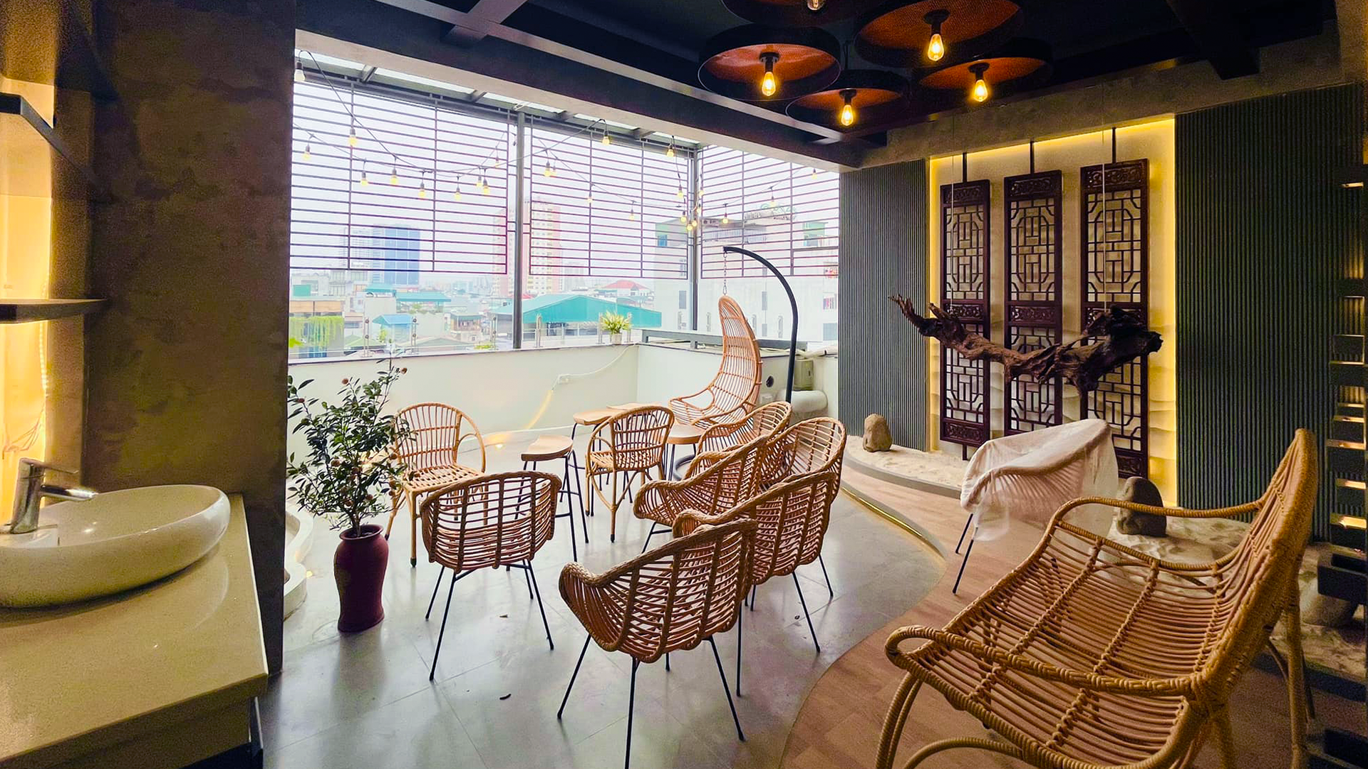 Bán nhà quận Đống Đa phố Thái Hà tòa văn phòng hạng A 150m2 10 tầng 6m mặt tiền của Doanh nhân Thành đạt