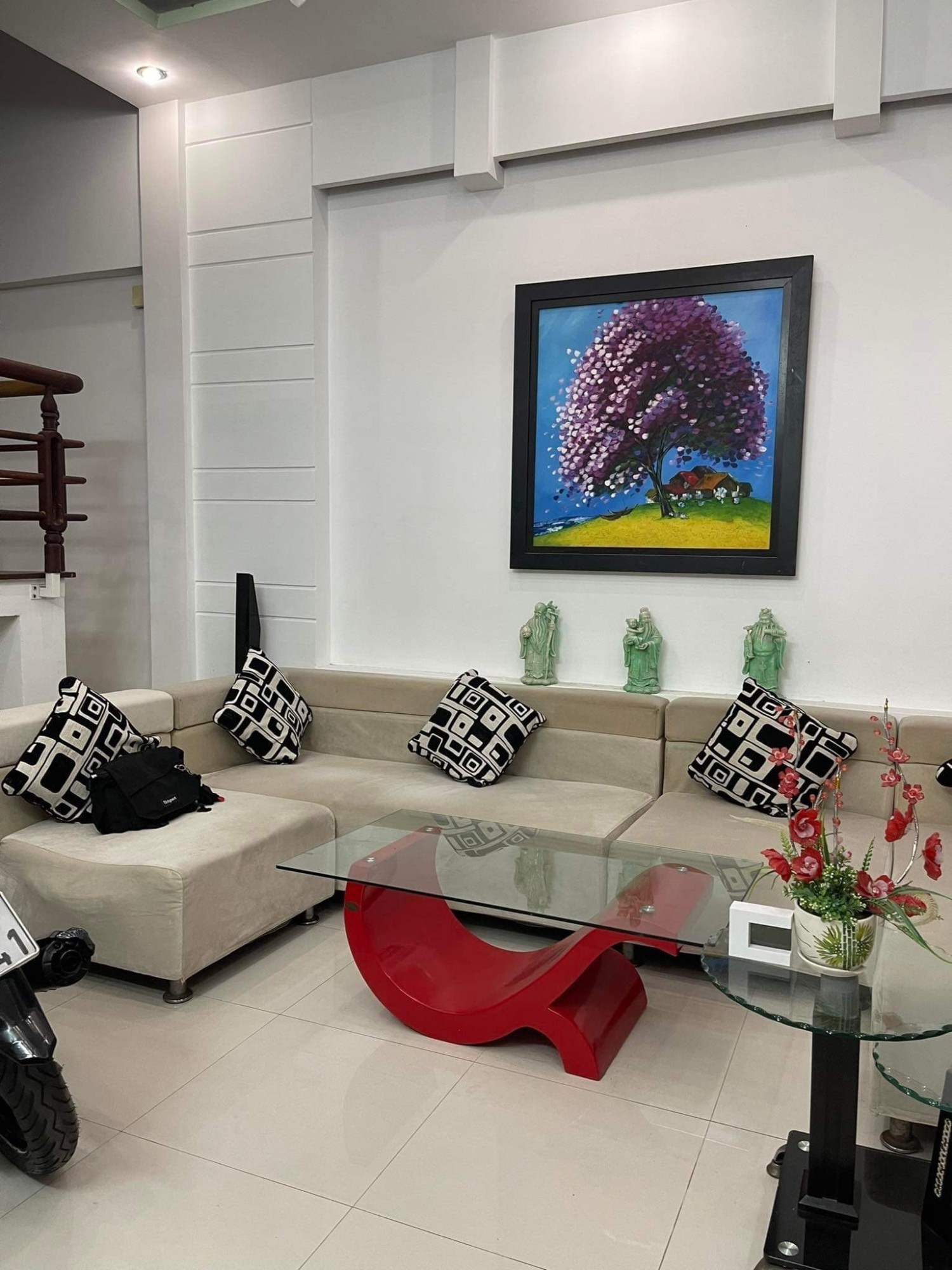 Bán nhà Mặt tiền đường Man Thiện, Quận Hải Châu, Nhà 3 tầng, DT 96 m2, Gần sân bay Đà Nẵng. Ô tô đỗ. Chỉ 9,5 tỷ.