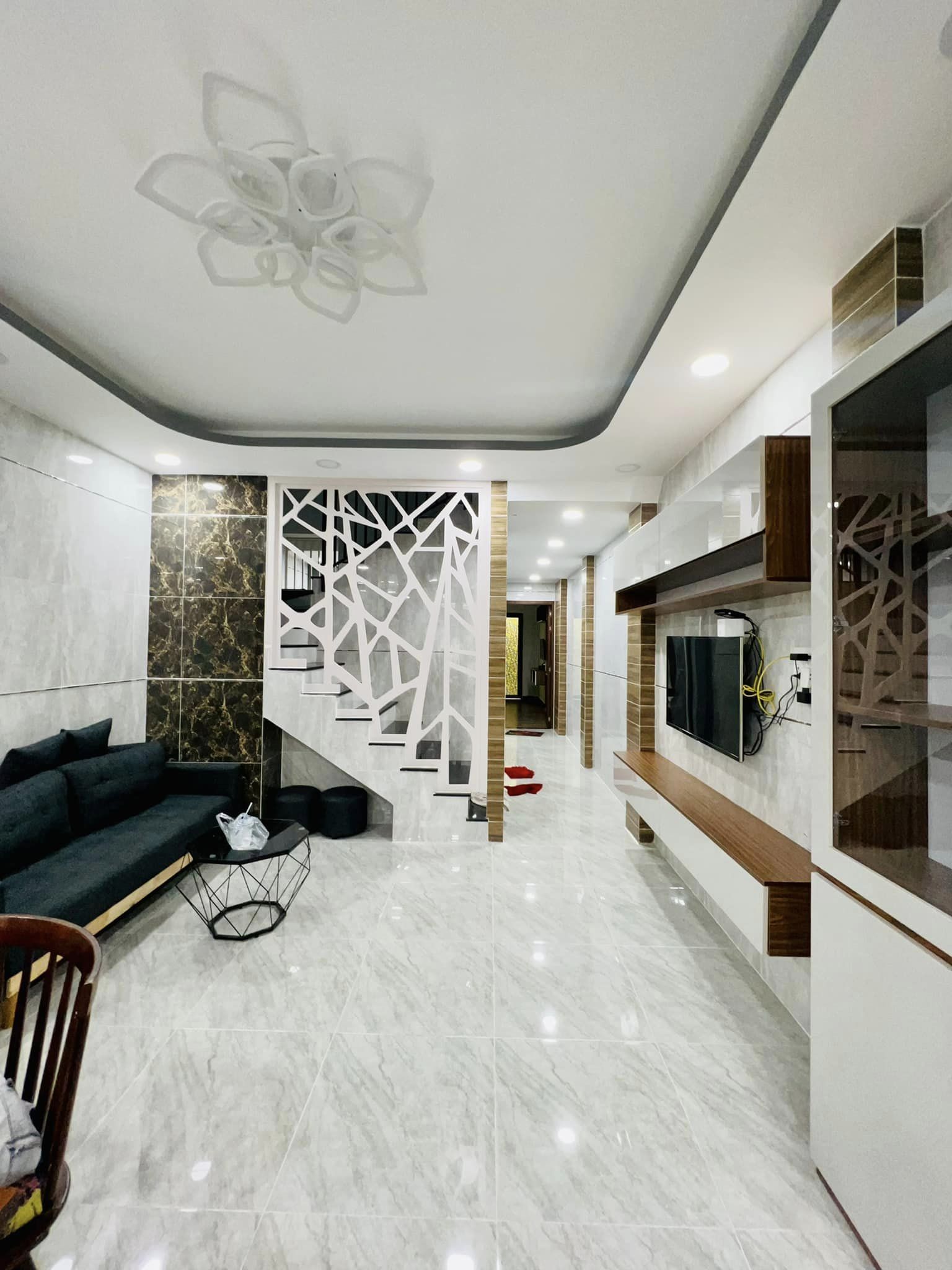 CHỦ GẤP BÁN NHÀ MẶT TIỀN NGUYỄN CHÍ THANH , Q11 , NHỈNH 4 TỶ