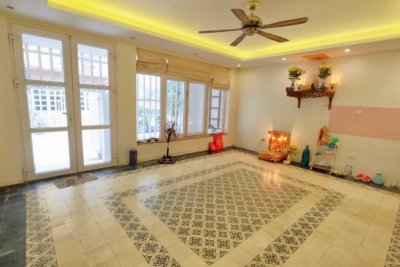 Võng Thị DT101/113m2 .7 Tầng Mặt Tiền 10.4m Giá 33.5 tỷ Tây Hồ