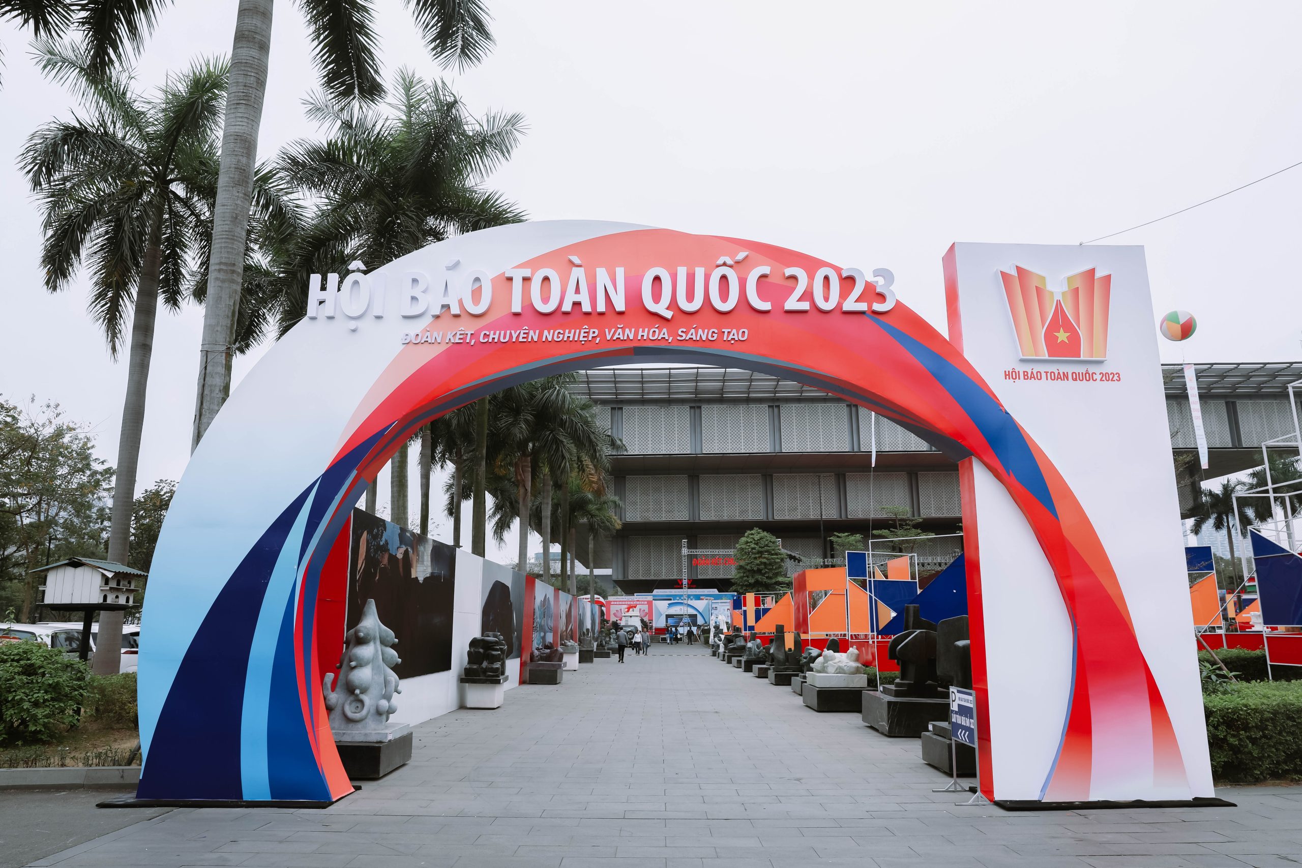 Nhaphonet.vn tự hào là đơn vị tài trợ kim cương cho Hội Báo Toàn quốc năm 2023 1 nhaphonet-don-vi-dong-hanh-kim-cuong-cua-hoi-bao-toan-quoc-2023