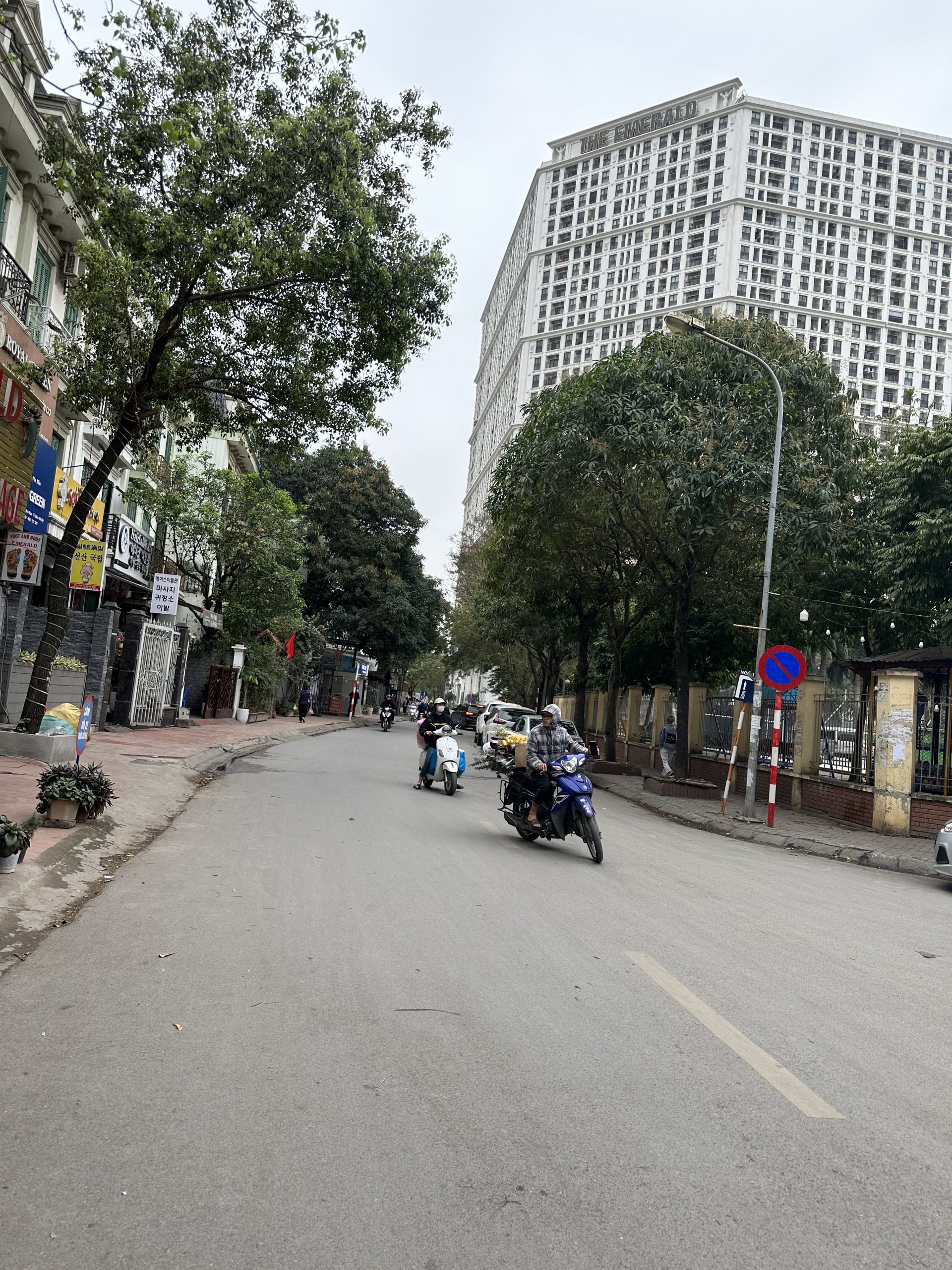 Phân lô - Trần Quốc Hoàn- Hoàng Sâm - Hoàng Quốc Việt- oto Tránh -50m - 10.8 tỷ