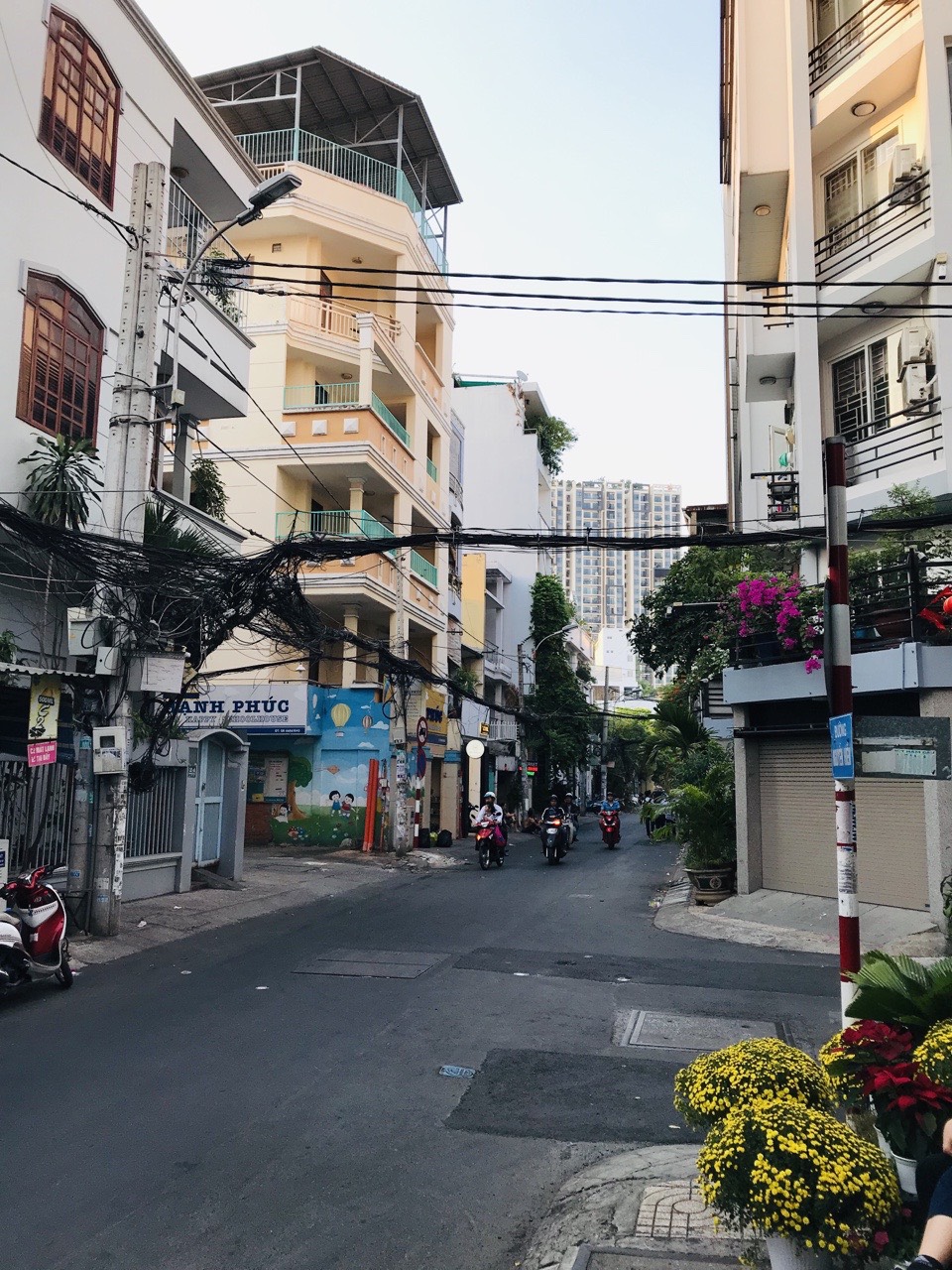 Bán nhà MT đường Nguyễn Hiền CXĐT P4 Q3, DT 4x20m 3 lầu giá 26 tỷ TL