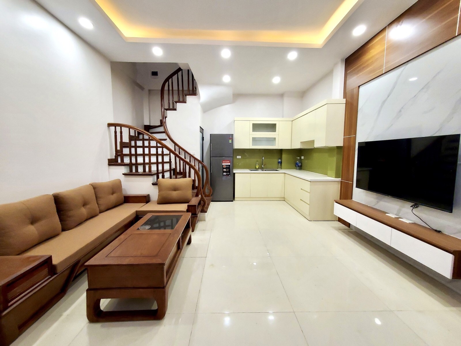 Bán nhà Huỳnh Thúc Kháng, 35Mx5T, MT 4,5M, ngõ thông, kinh doanh sầm uất.