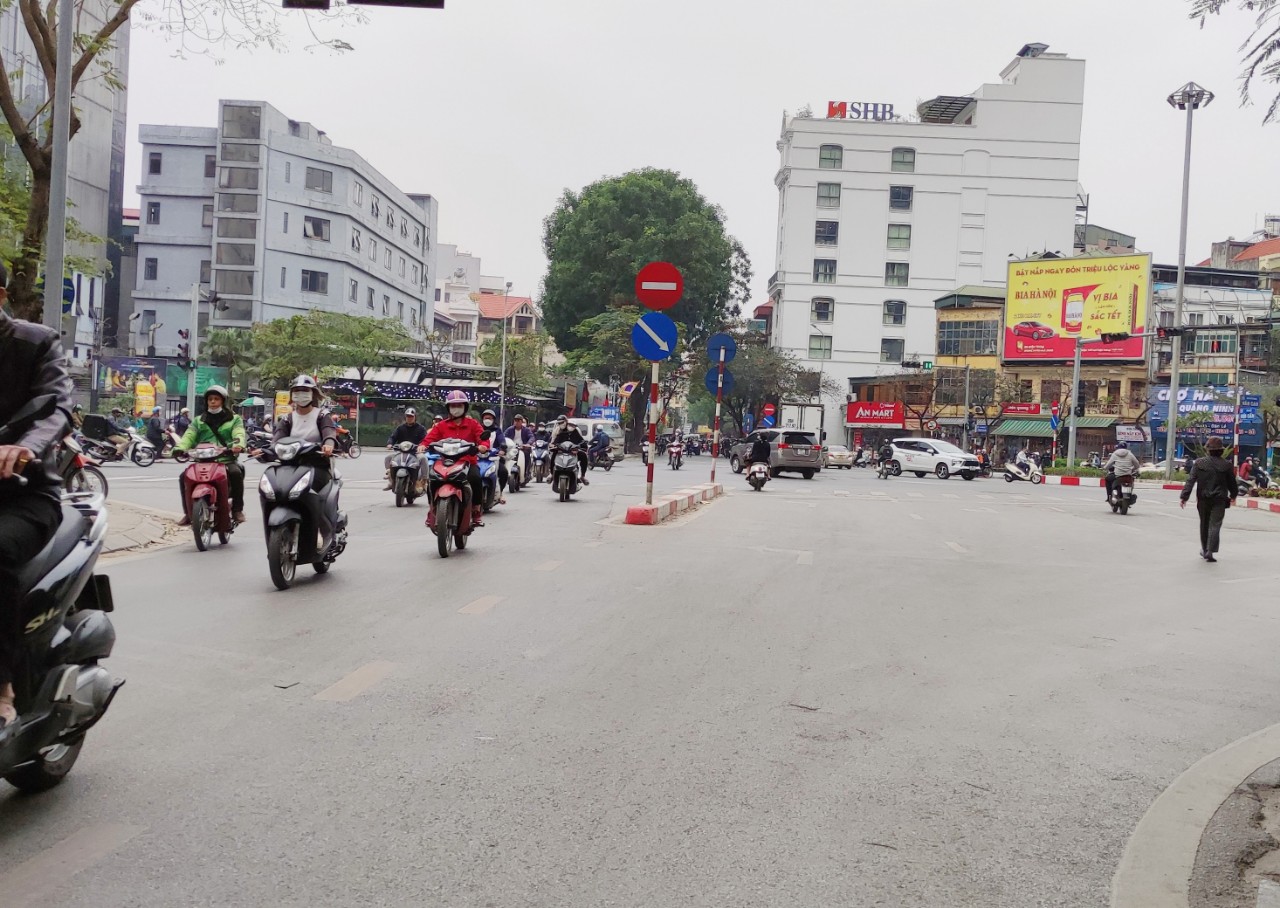 Bán nhà phố ĐỘI CẤN, Ba Đình, Sát phố 63m2, 5 tầng - 8,9 tỷ