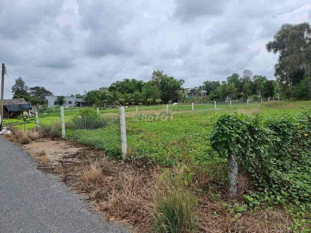 BÁN Đất NGỘP 950TRIỆU gần Cổng chào Bến Lức 110m2, sổ hồng riêng