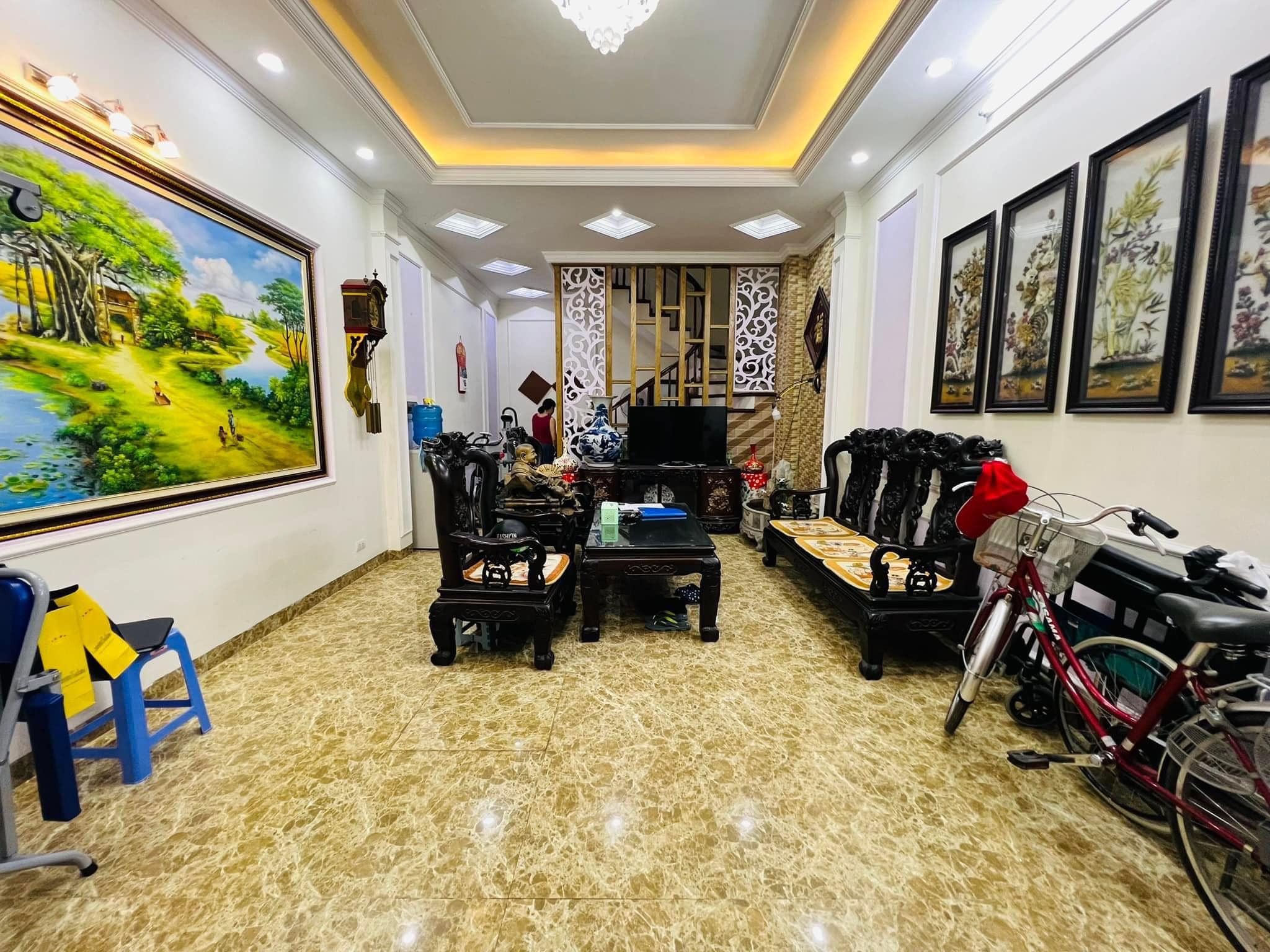 Bán nhà Đào Tấn, rất gần phố, ngõ rộng, 36,3m2, 5 tầng, MT 5m giá chỉ 4.5 tỷ