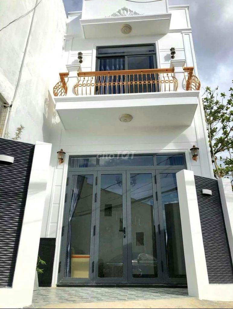 Bán Nhà 980TRIỆU,sổ hồng riêng, ngay mặt tiền đường Nguyễn Trung Trực