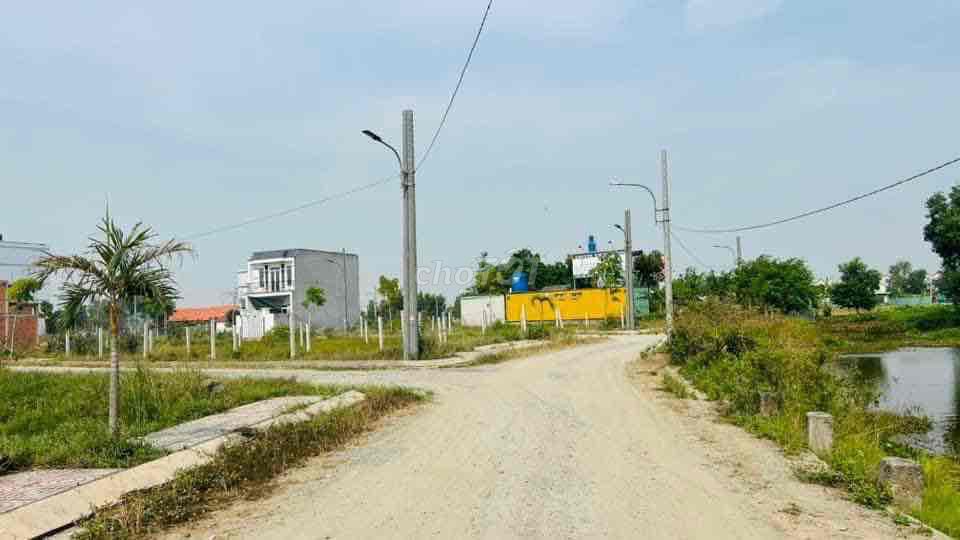 bán Đất 850TRIỆU, đường nhựa KDC Nguyễn Trung Trực 100m2,sổ hồng riêng