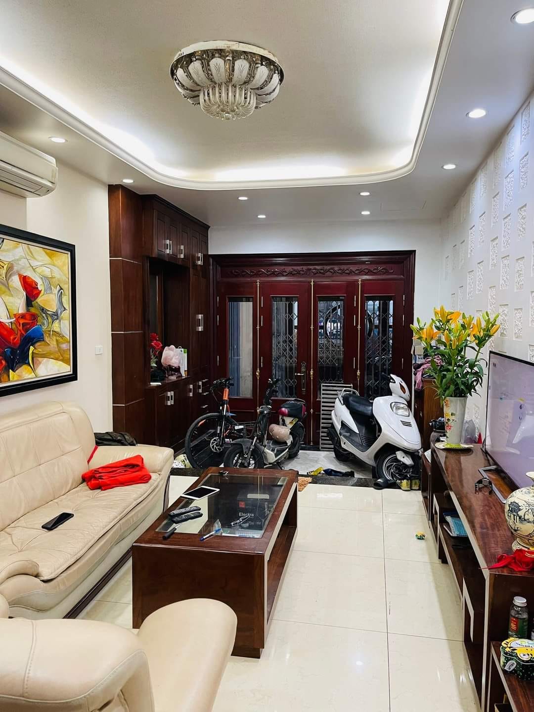 Phố Nguyễn Công Hoan, Ba Đình. Mặt ngõ thông. DT 36m x 4 Tầng x Giá 3.2 tỷ