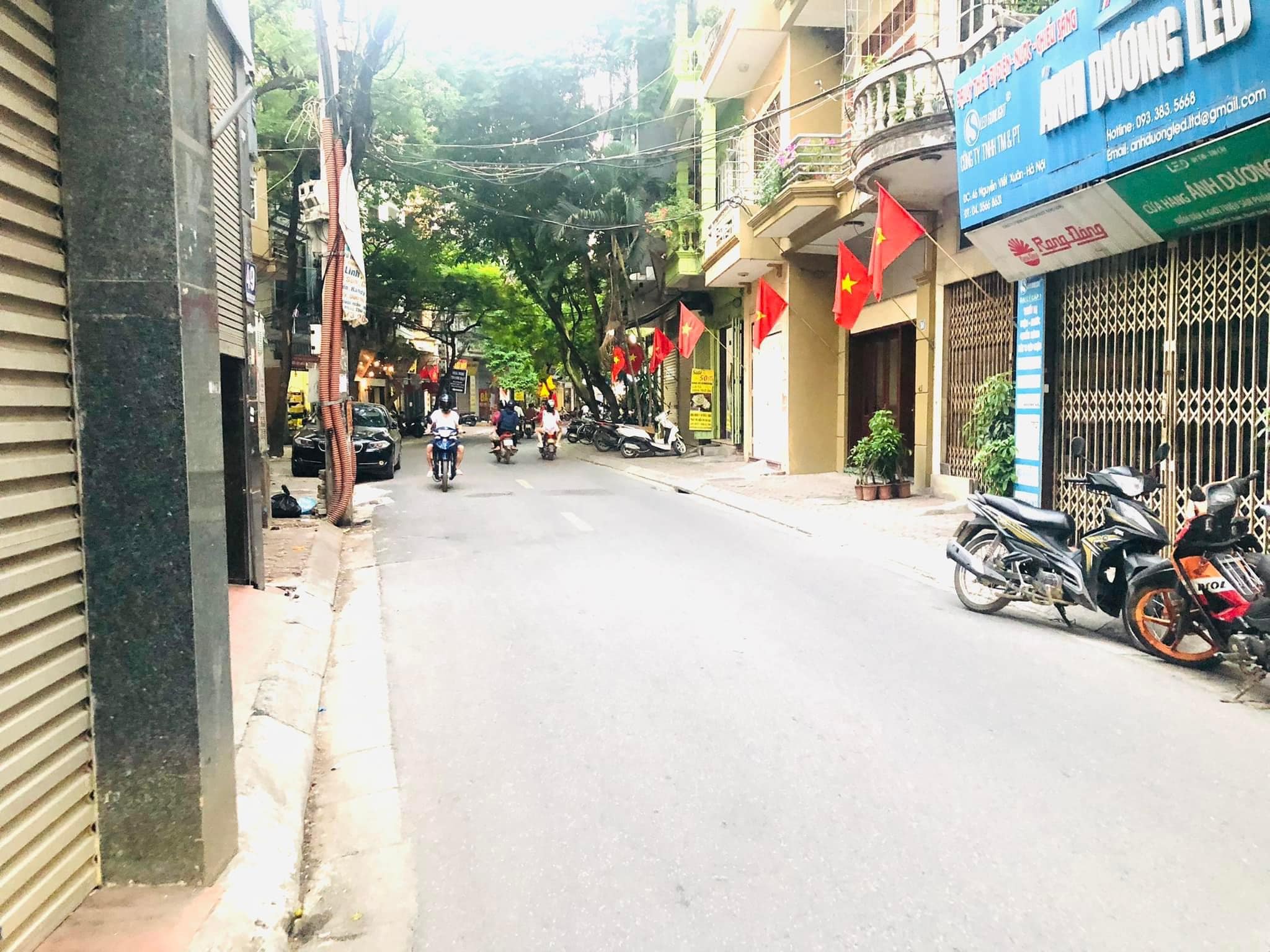 BÁN NHÀ MẶT PHỐ NGUYỄN VIẾT XUÂN - THANH XUÂN 72m2x4.2M - VỈA HÈ - KINH DOANH. CHỈ 18 TỶ.