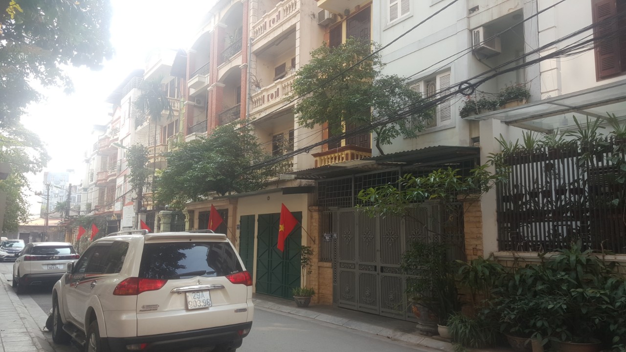 BÁN NHÀ NGUYỄN KHÁNH TOÀN VỈA HÈ, PHÂN LÔ, Ô TÔ TRÁNH , 2 THOÁNG TRƯỚC SAU- Dt70m chỉ 14.7 tỷ