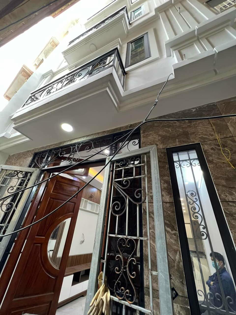 Bán nhà mới phố Văn Cao - Hoàng Hoa Thám DT 40m 5 tầng MT 4,8m giá 4.5 tỷ