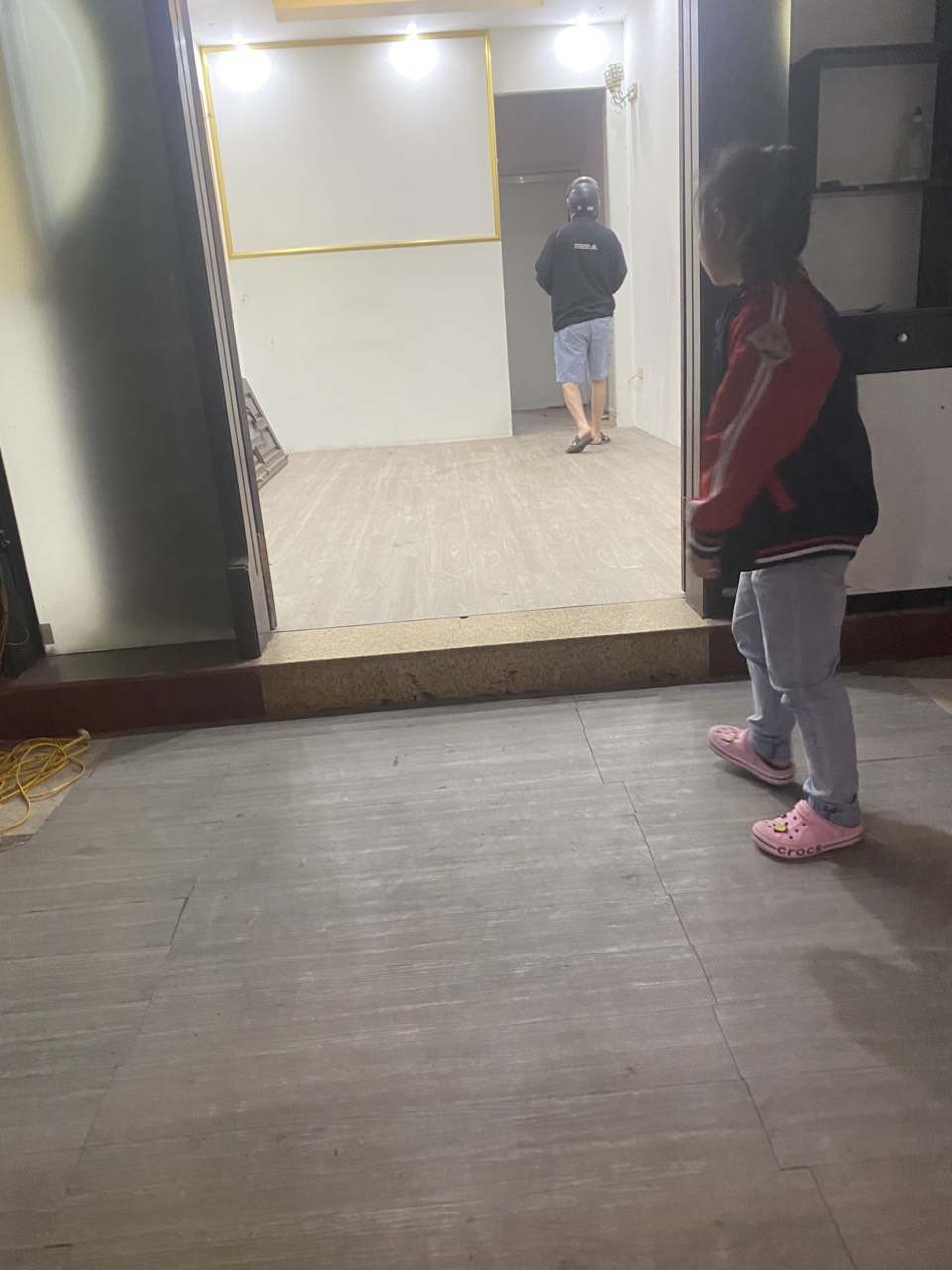 Cho thuê nhà nguyên căn mặt ngõ Phố Kim Mã, Ba Đình, Hà Nội. Vừa ở vừa kinh doanhnh. DT48m2x5t. Chỉ 22tr