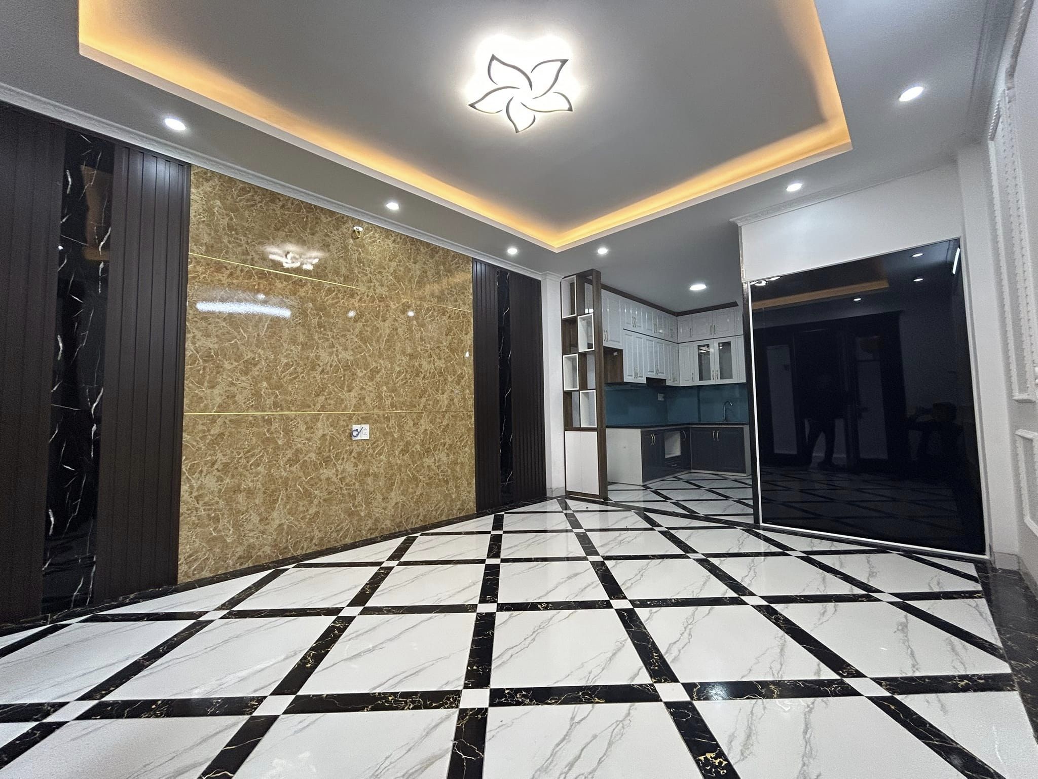 Bán Nhà Phố Giang Văn Minh, Ba Đình. DT 36m x 6 Tầng thang máy x Giá 4.3 tỷ