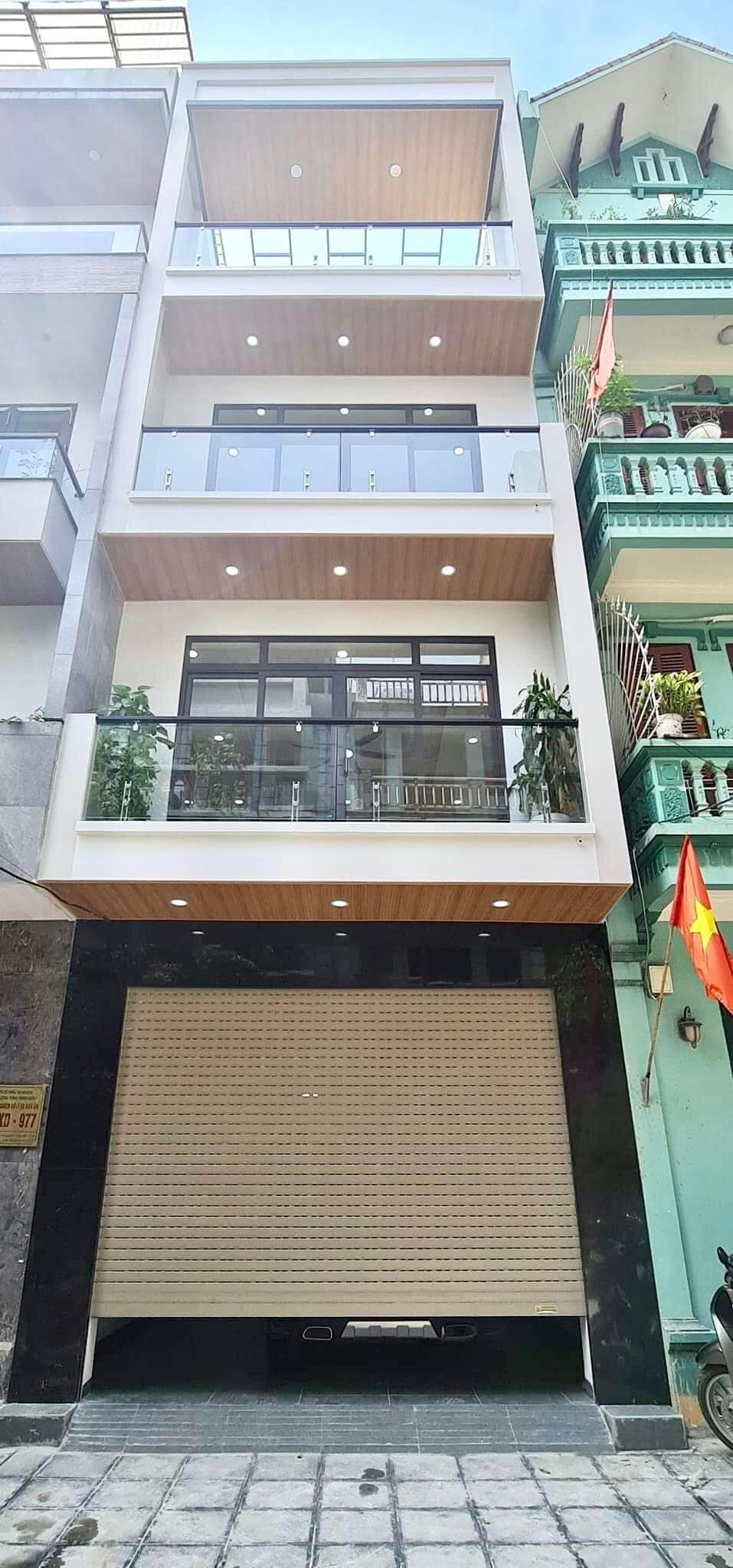 Bán nhà riêng đường Láng Hạ , phường Láng Hạ, quận Đống Đa, ô tô tránh , 45m2 mặt tiền 4m giá 8 tỷ