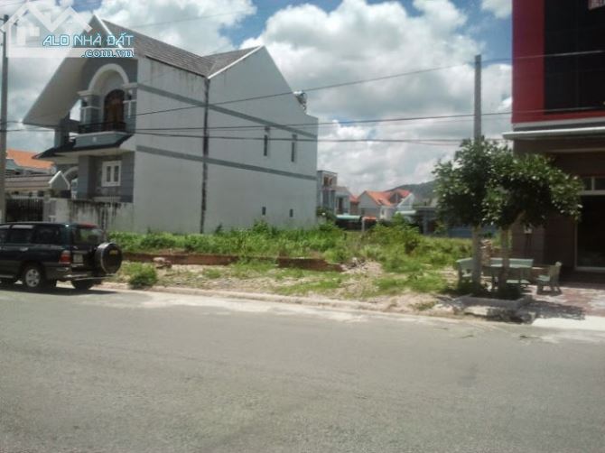 đất NGỘP bán RẺ ngang 152m2,giá chỉ 1ty350,đất Tỉnh Lộ 10