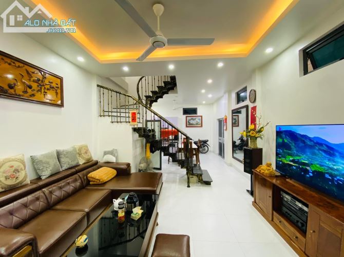 Bán Nhà Mới đẹp Thuỵ Khuê- Tây Hồ, Lô góc 3 thoáng, 40m2 x4T, MT4.6m giá 5.35 tỷ. Gần Ô tô