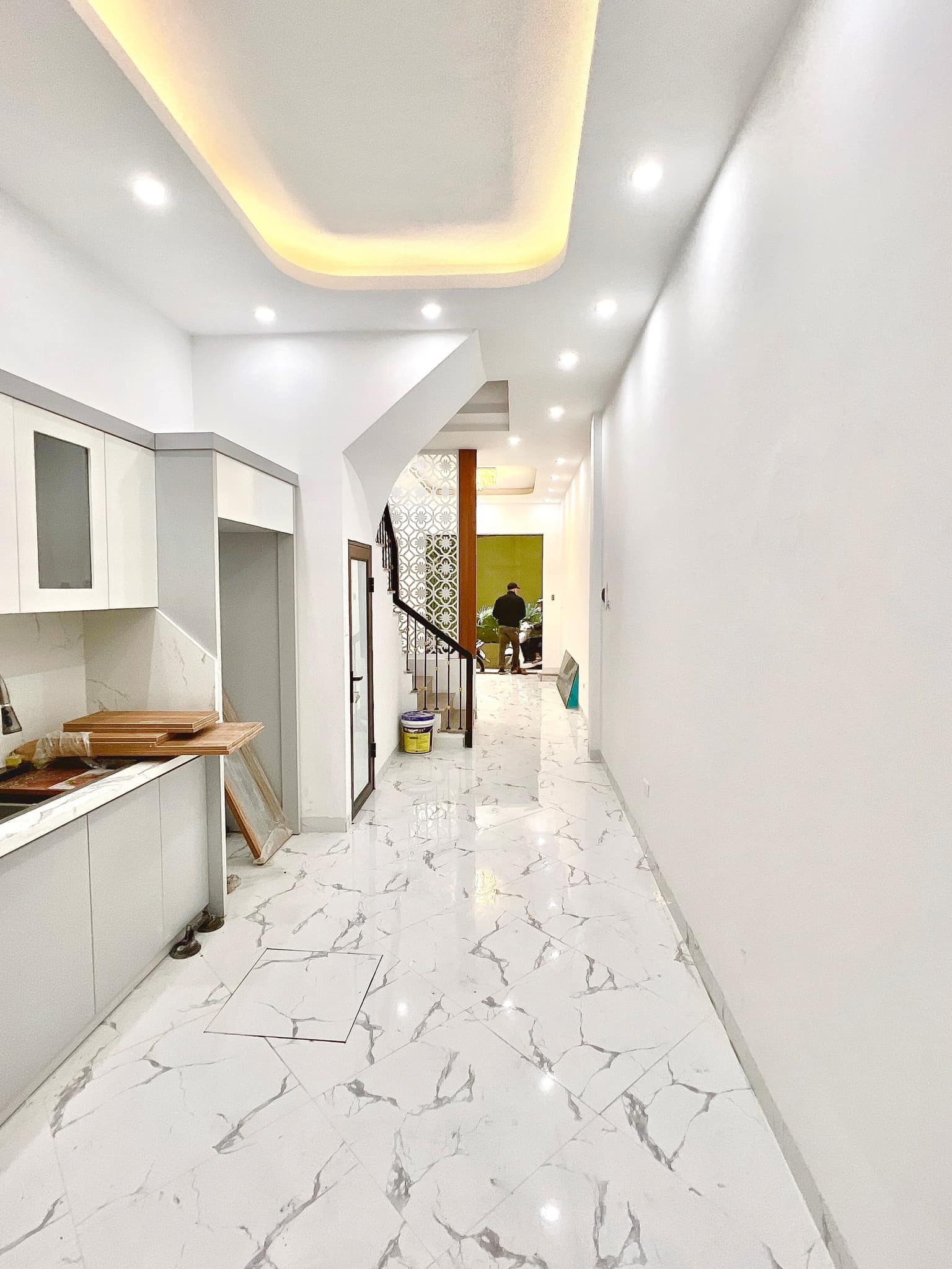 Bán nhà Mới Đường Láng - Đống Đa, DT 40m2 x5T giá 6.3 tỷ Gần phố, Ô tô qua -2 mặt ngõ, 7 phòng.