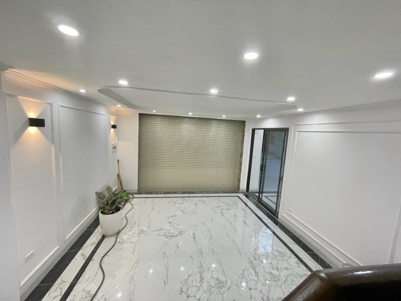 CCMN ngõ ô tô 470 Láng 180 triệu/tháng 120m2 8 tầng mặt tiền 6.2m giá 24 tỷ