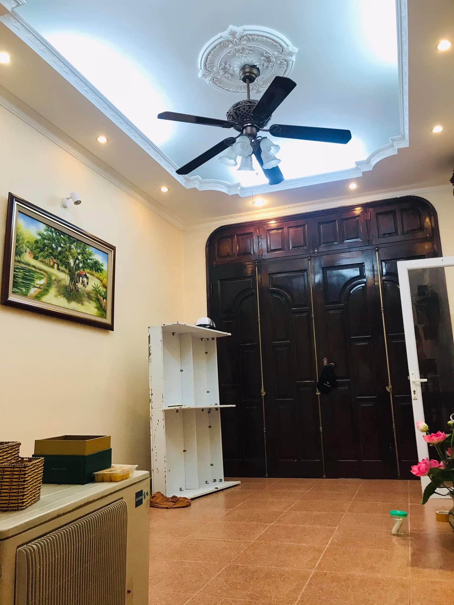 NHỈNH 3 TỶ. Có ngay nhà 25Mx5T phố Vip Hào Nam. TT Đống Đa. 15m ra phố. Kinh doanh đỉnh.